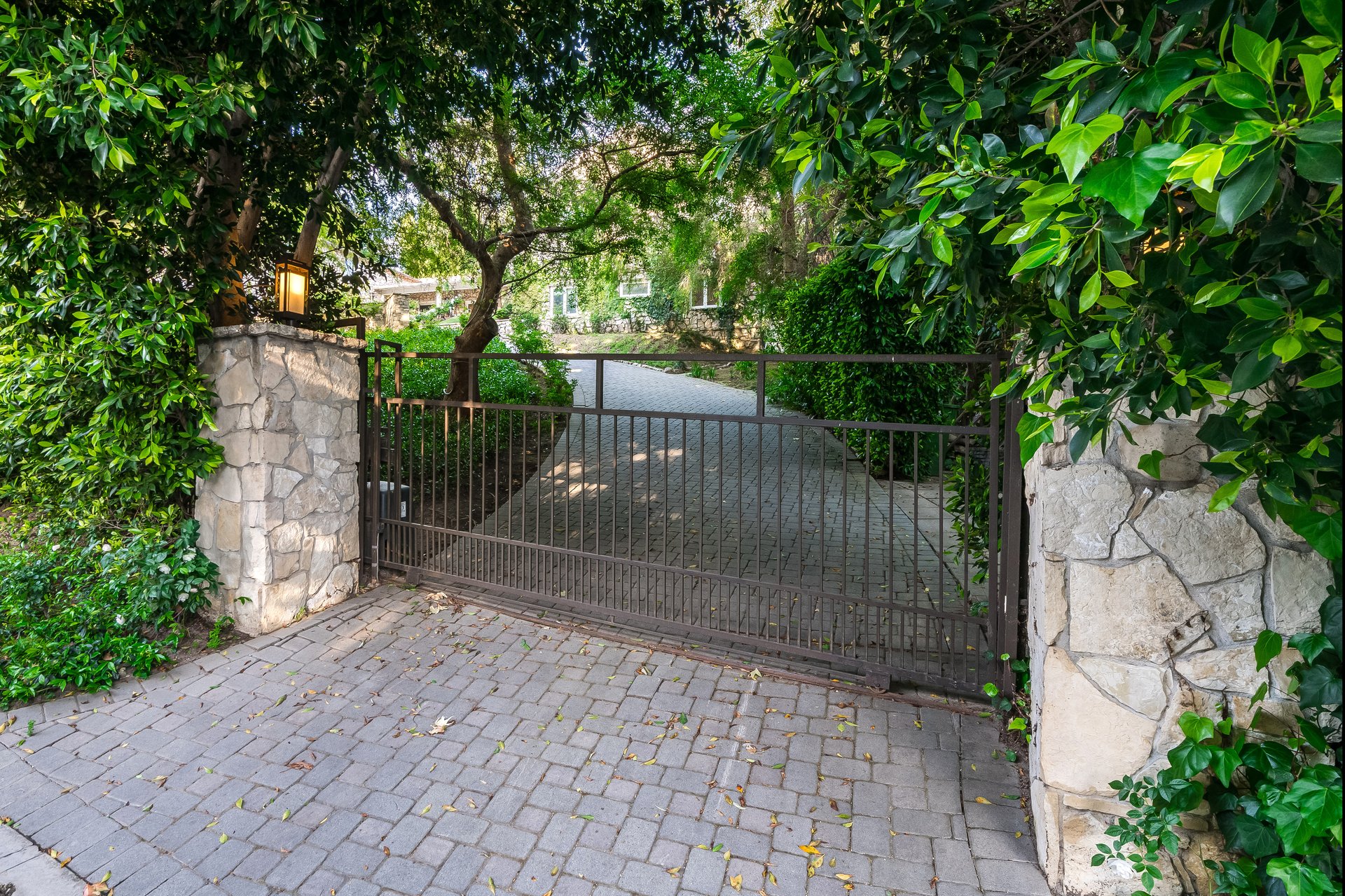 422 Parkwood Dr