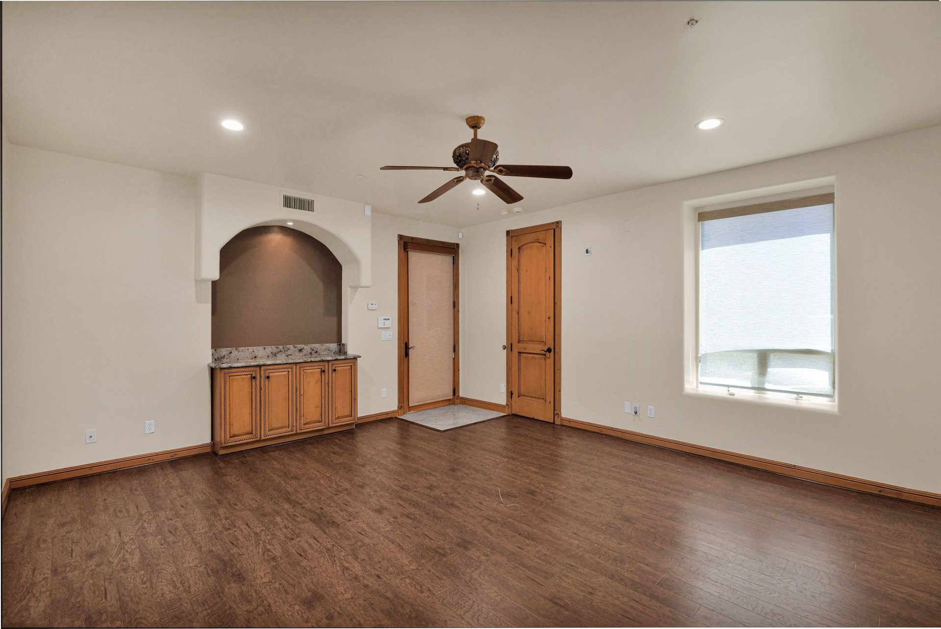 4141 E LAKESIDE Lane