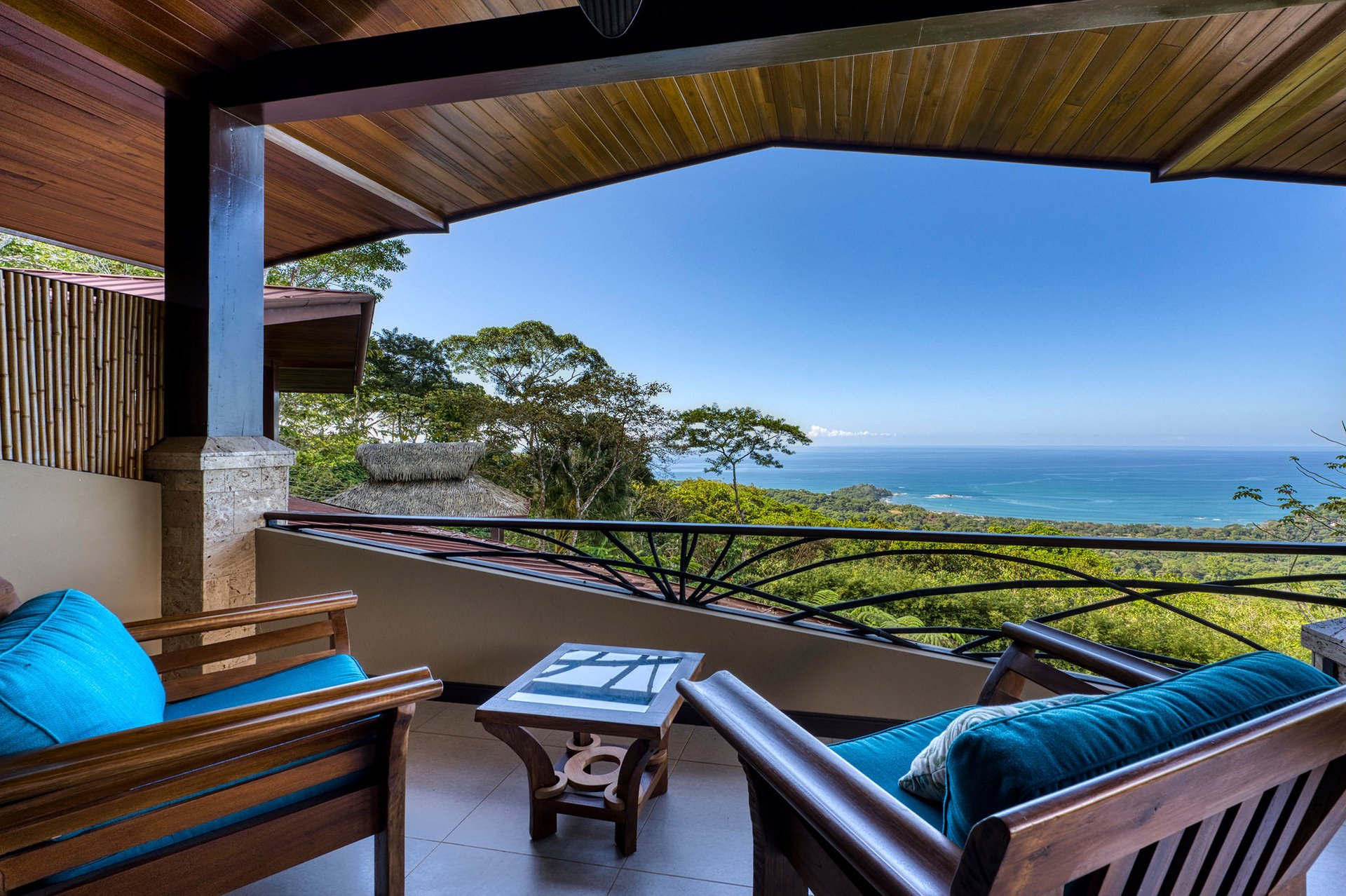 Casa Bambú – LUXURY 5 BEDROOM ESTATE WITH EXCEPTIONAL OCEAN VIEWS