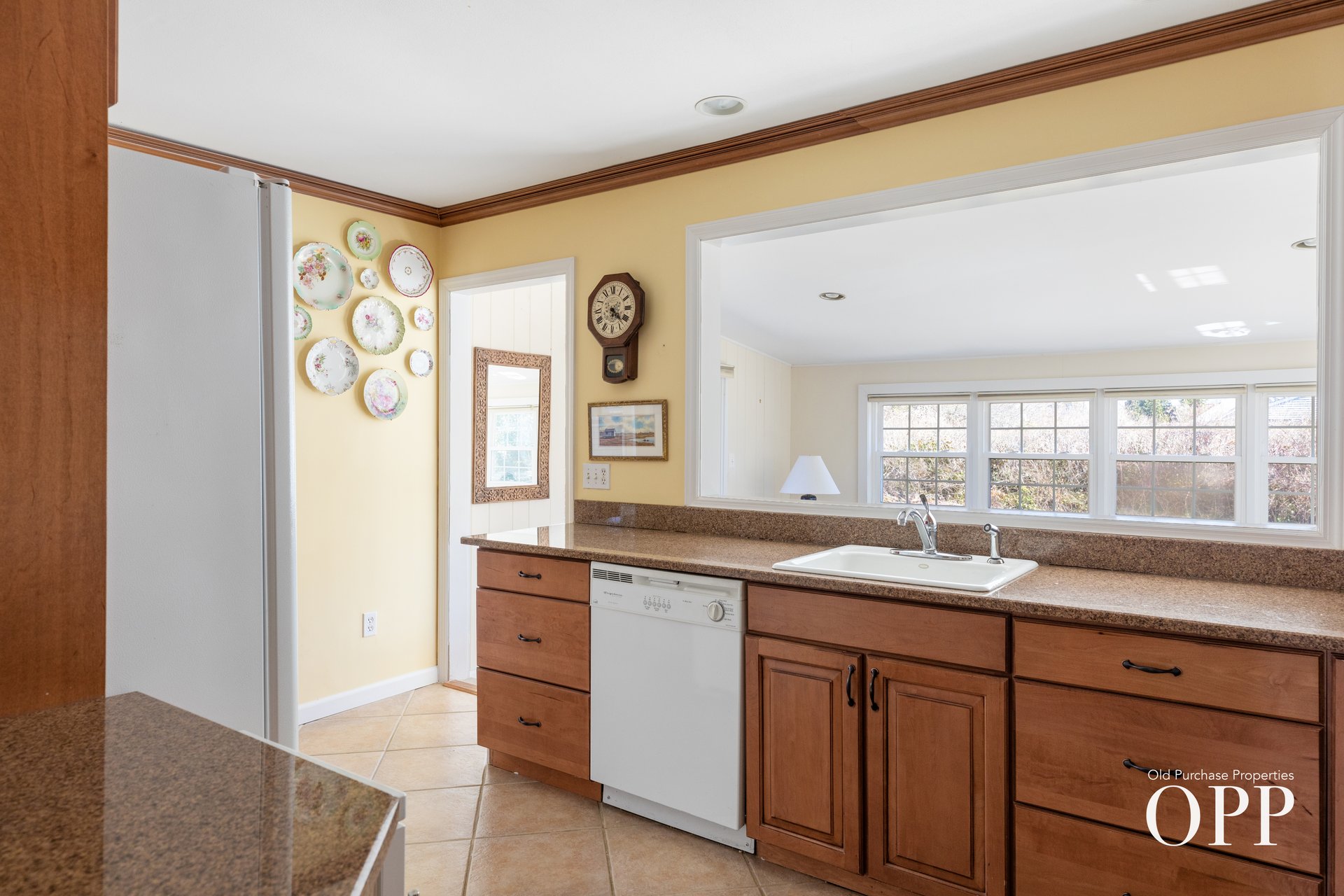 WELL-MAINTAINED RANCH CLOSE TO EVERYTHING
