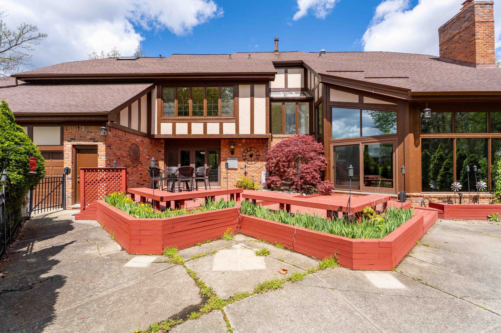 1743 Beechwood Way