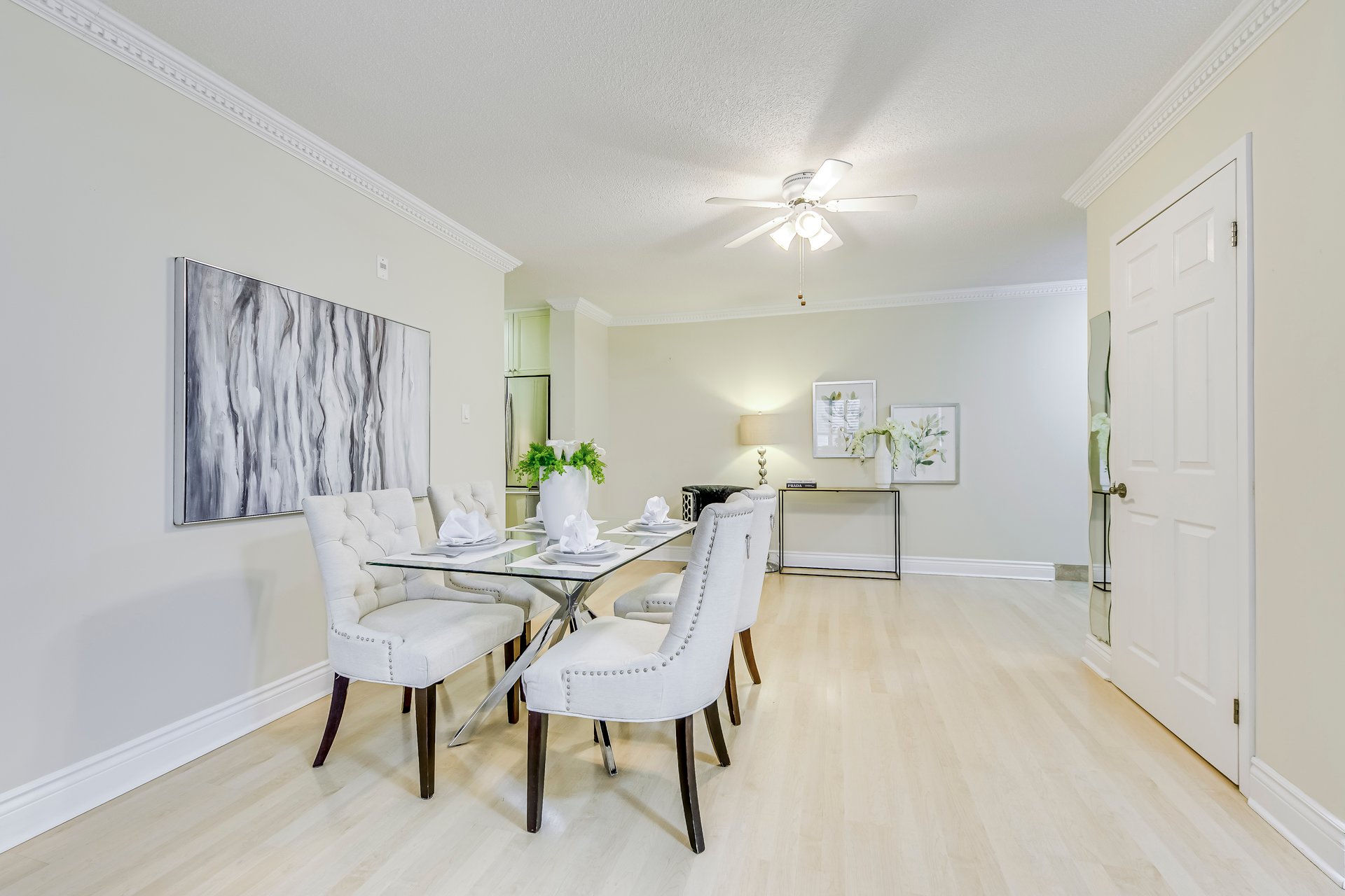 185 Robinson St 205