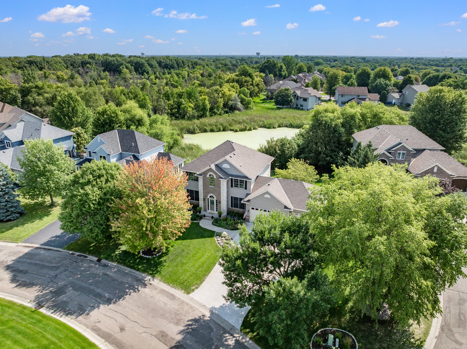 Walkout 2-Story Overlooking the Elm Creek Park Reserve