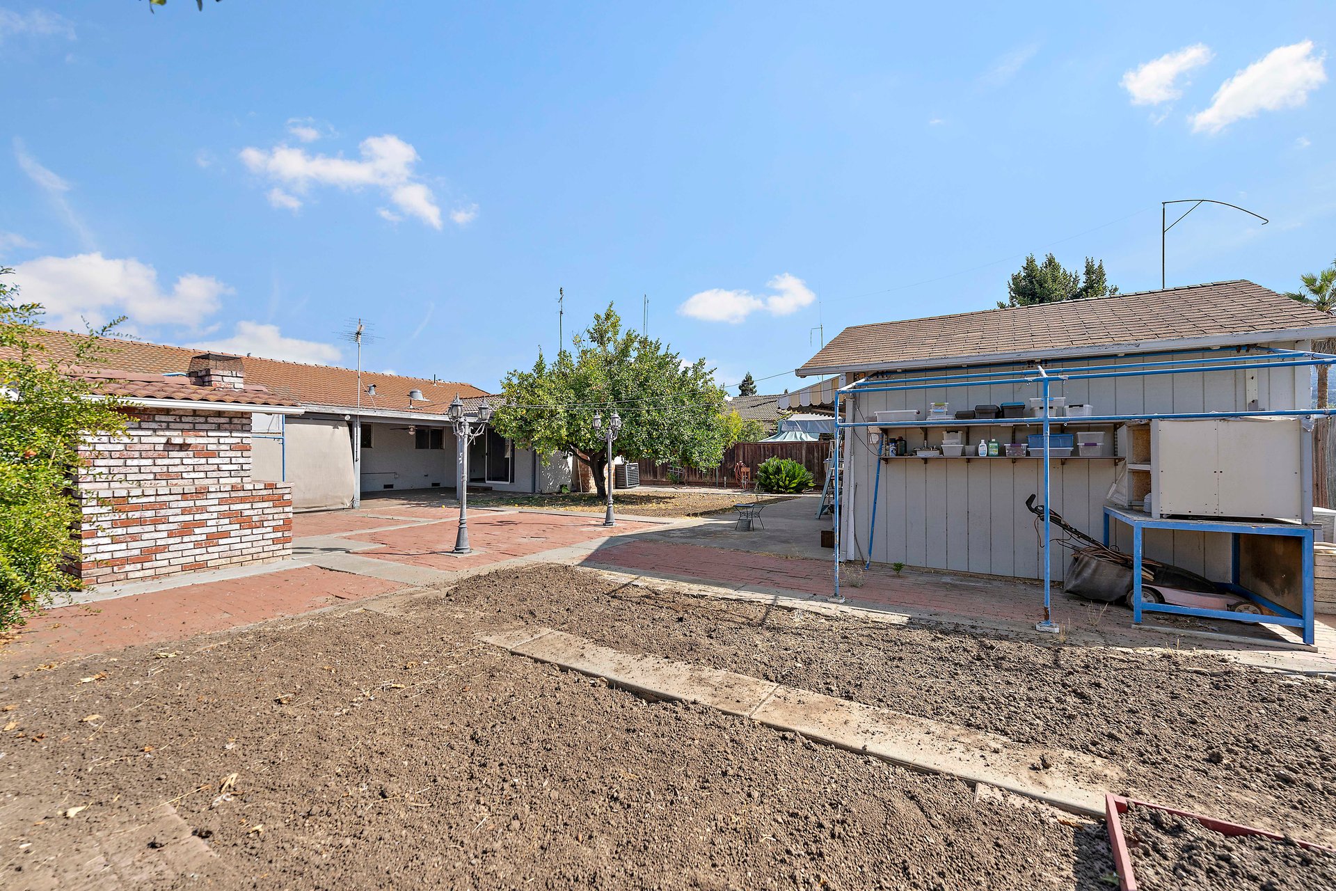 6137 Oak Forest Way