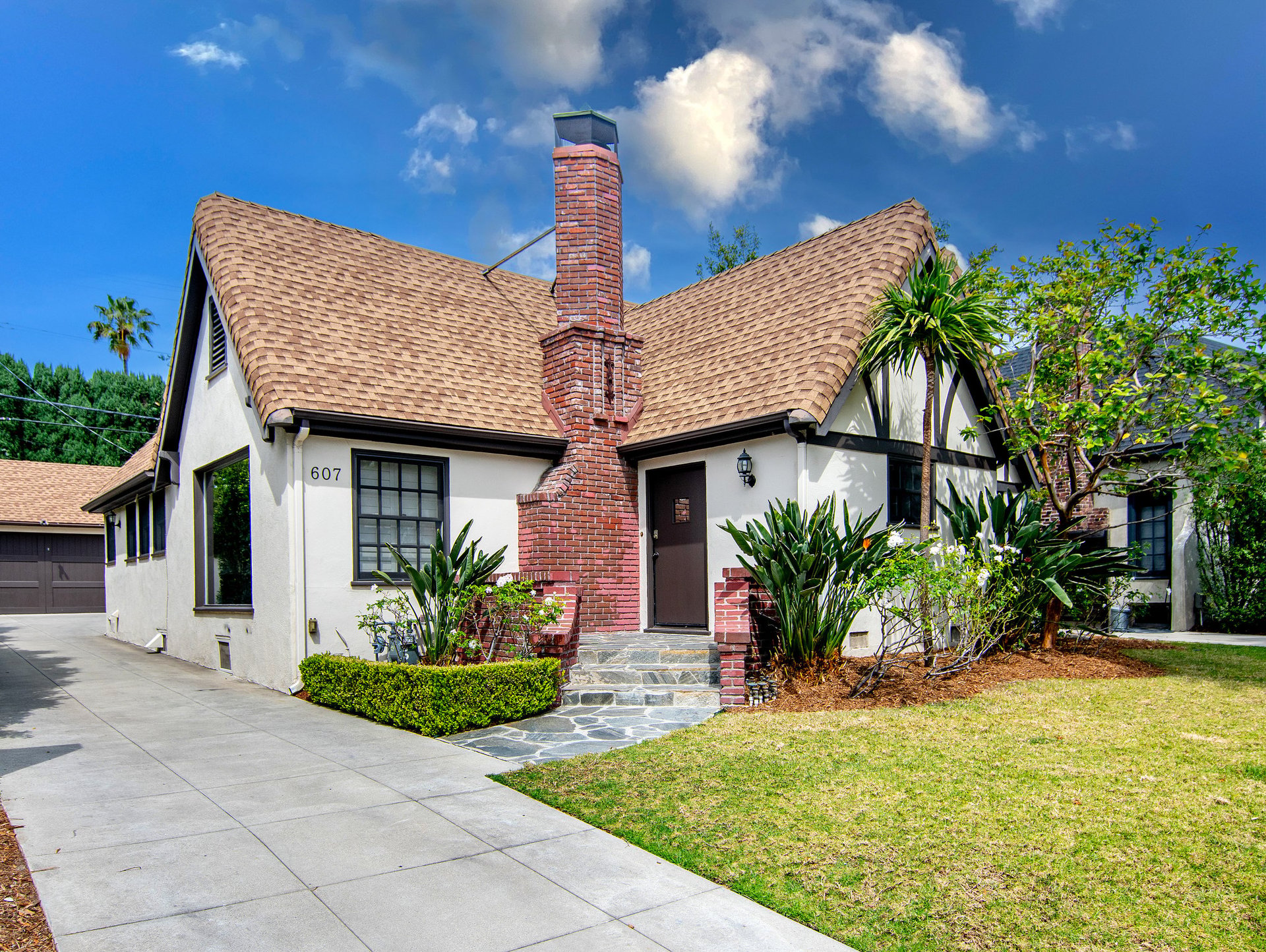 607 Lillian Way