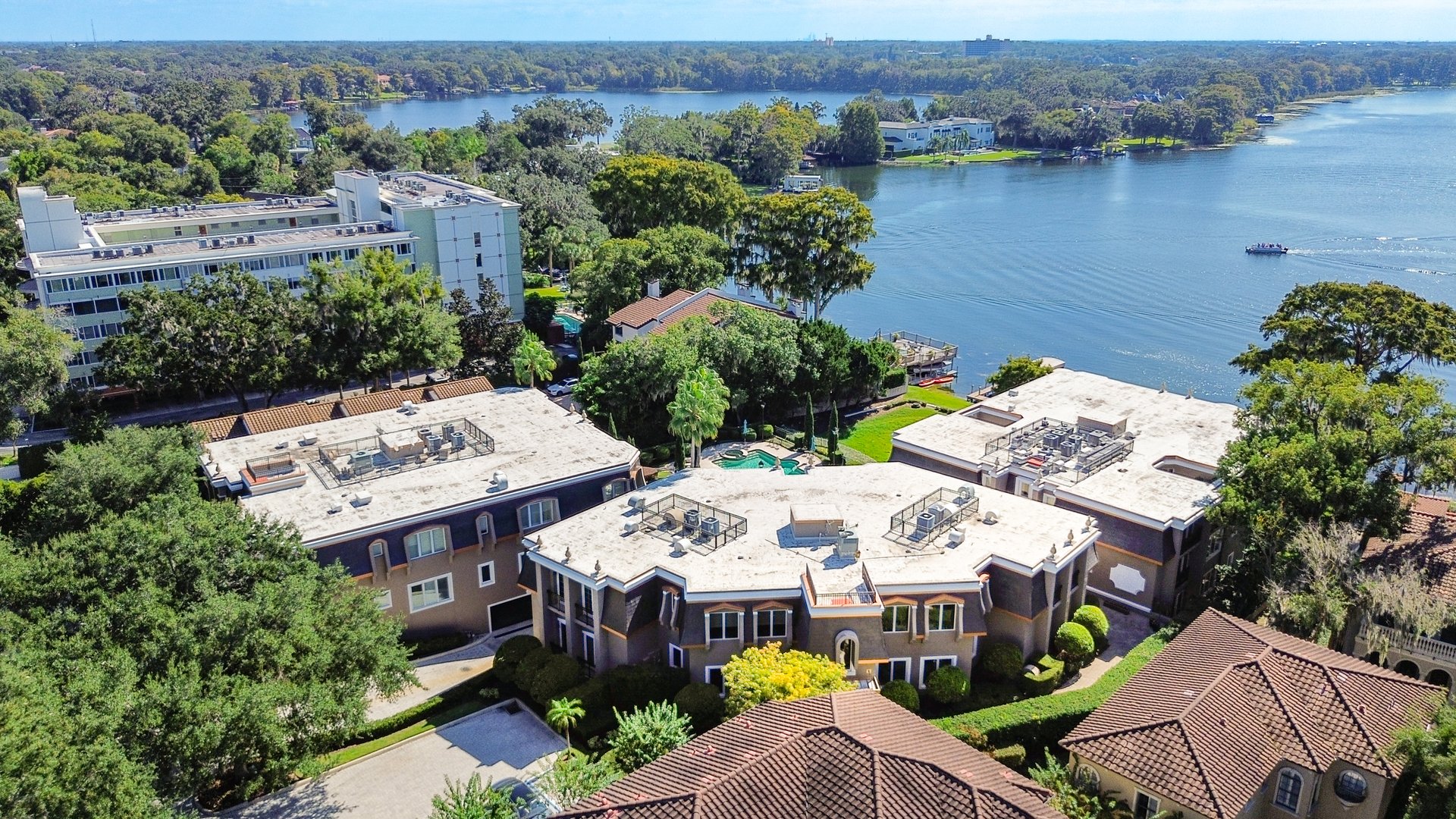 Spacious Winter Park Lakefront Condo in Perle du Lac