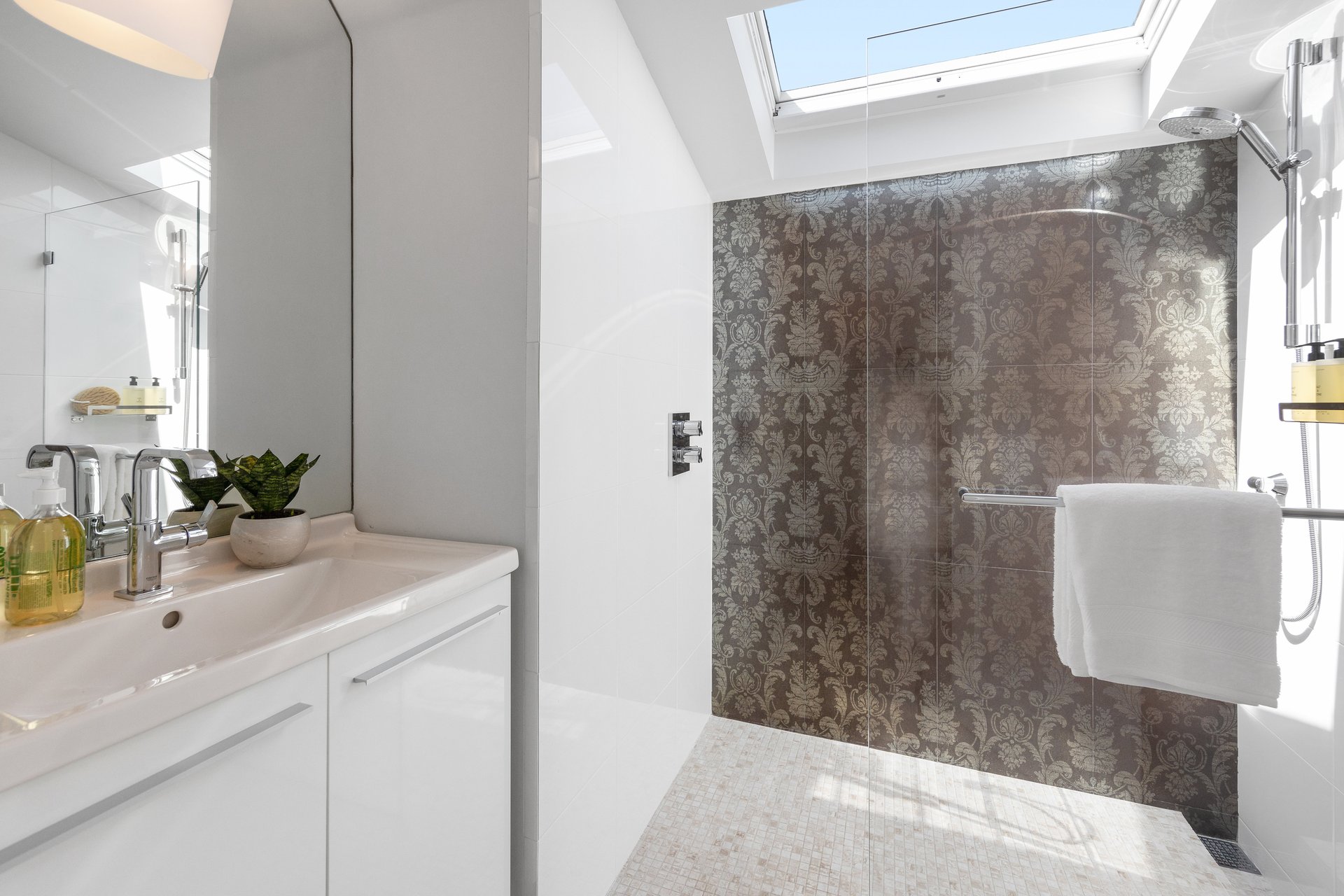Pacific Heights Edwardian on a Prime Flat Block
