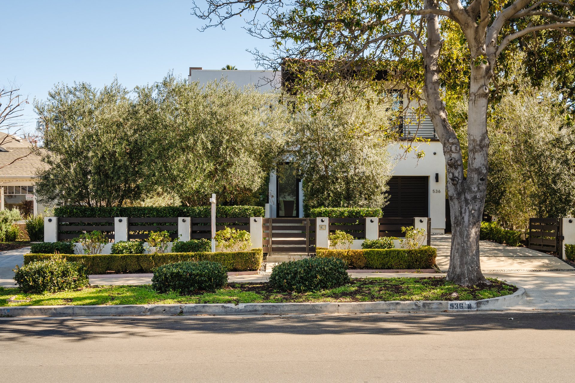 536 N Arden Blvd, Larchmont