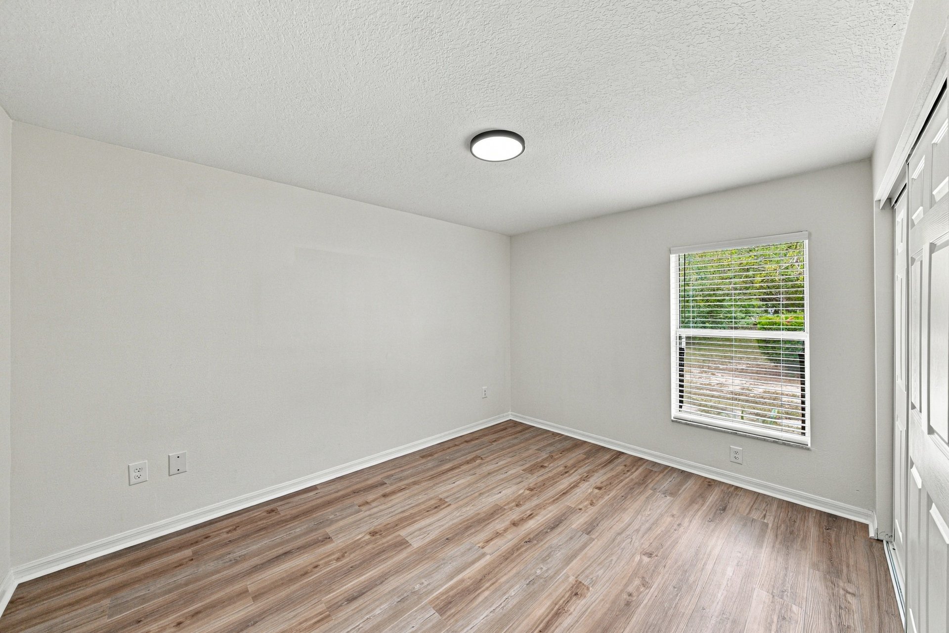 760 NW 52ND AVE