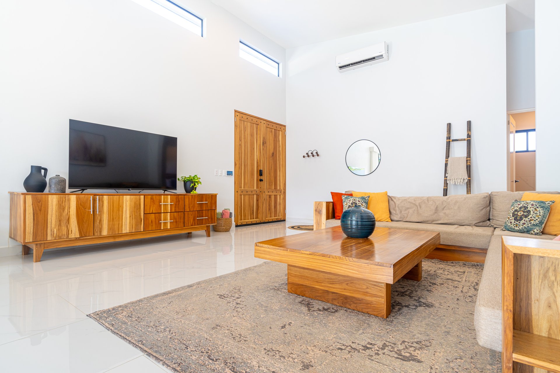 FIRE SALE!!!!! Immaculate New Build with Modern Design & Premium Features