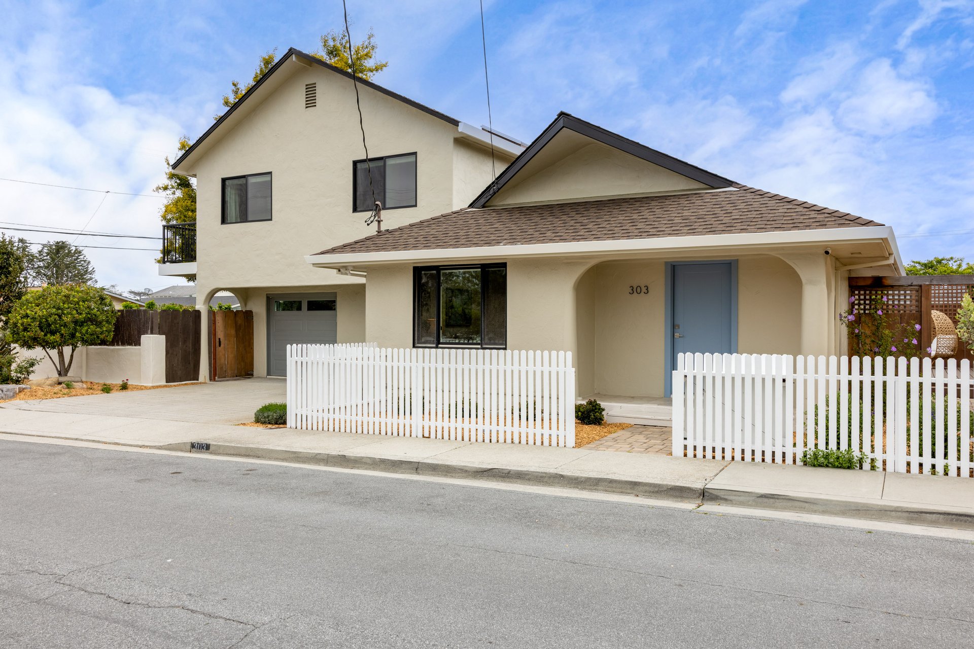 Monterey Sunbelt Living - 303 Del Robles Ave