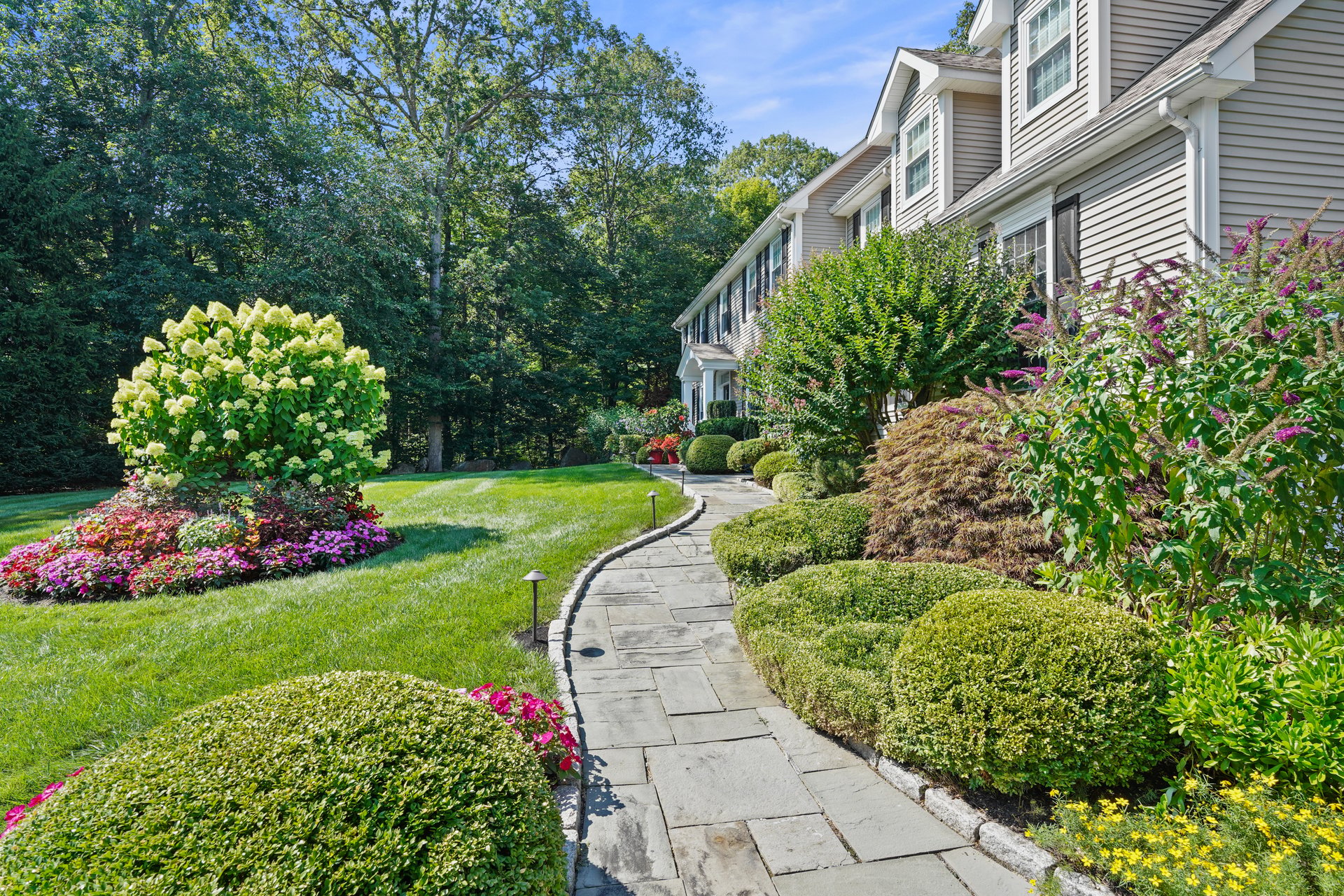 18 N Nabby Rd, Danbury, CT 06811