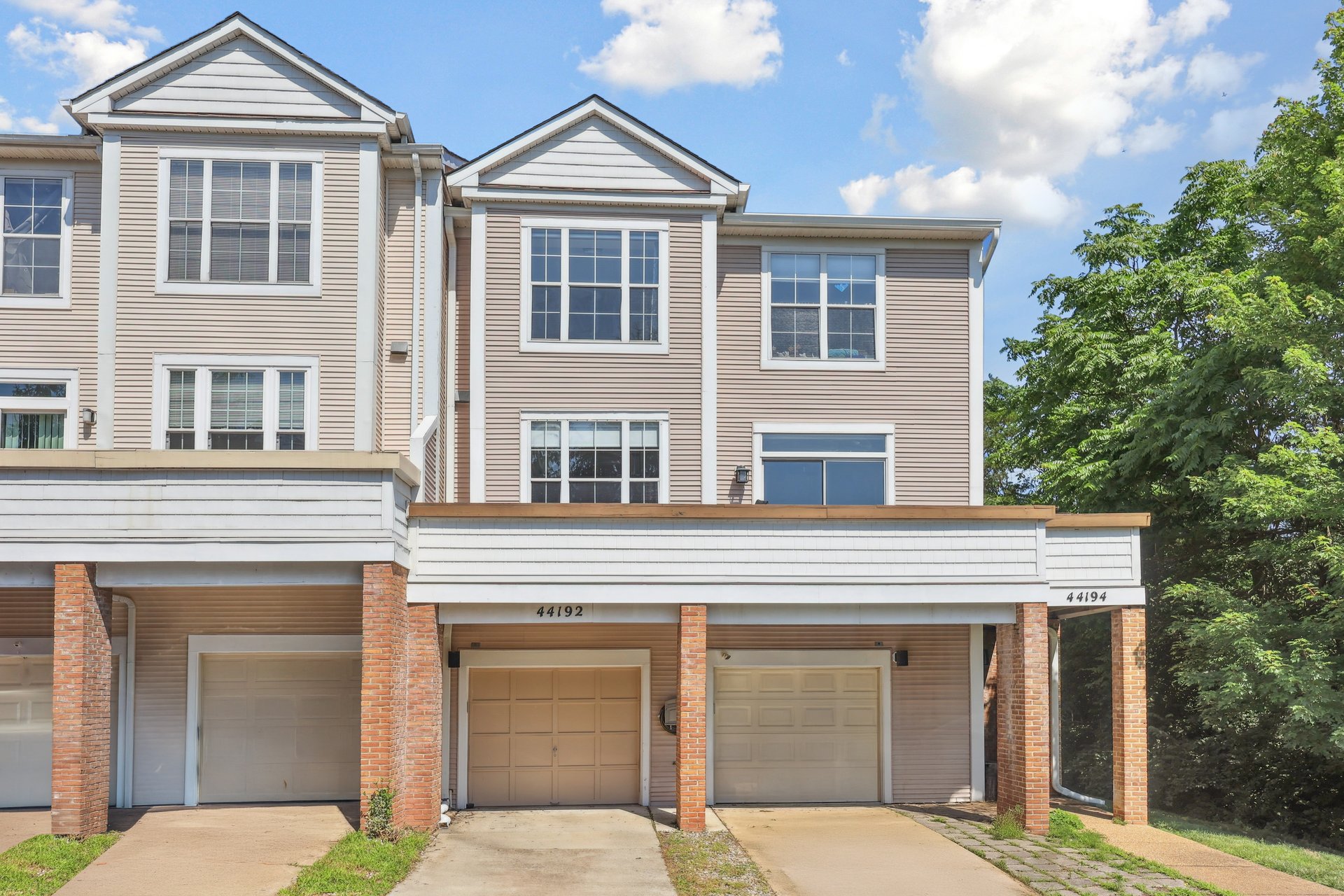 44192 Mossy Brook Square