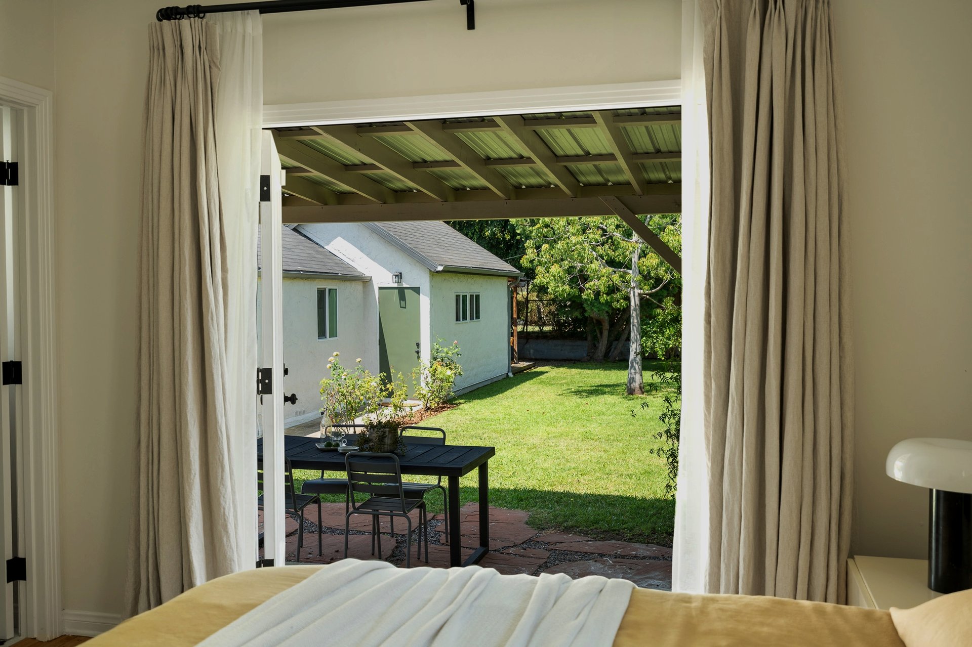 Re-imagined Quaint Country English with Guest House and Grand Rear Yard!