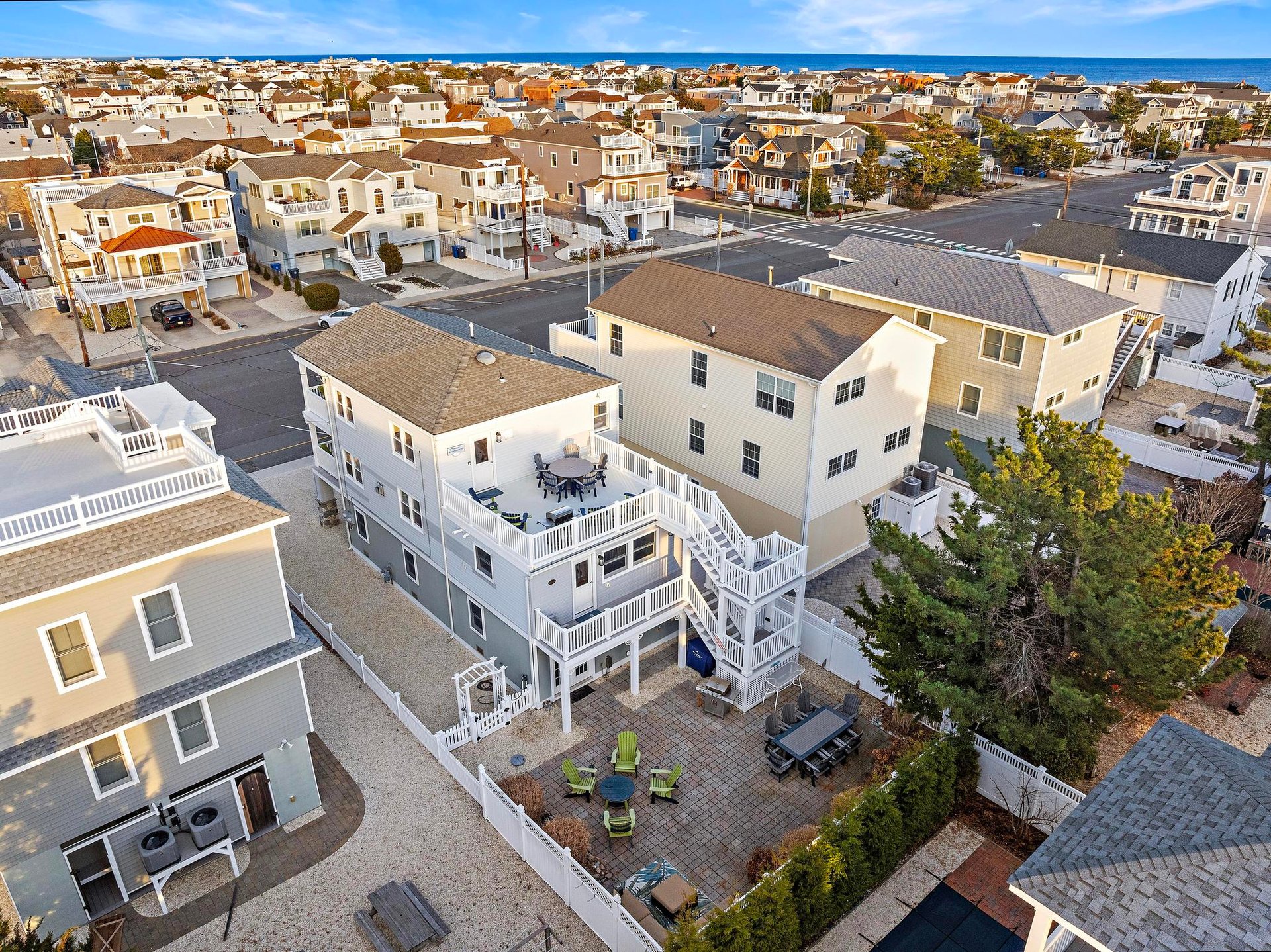 216 Taylor Ave, 1st Floor Unit