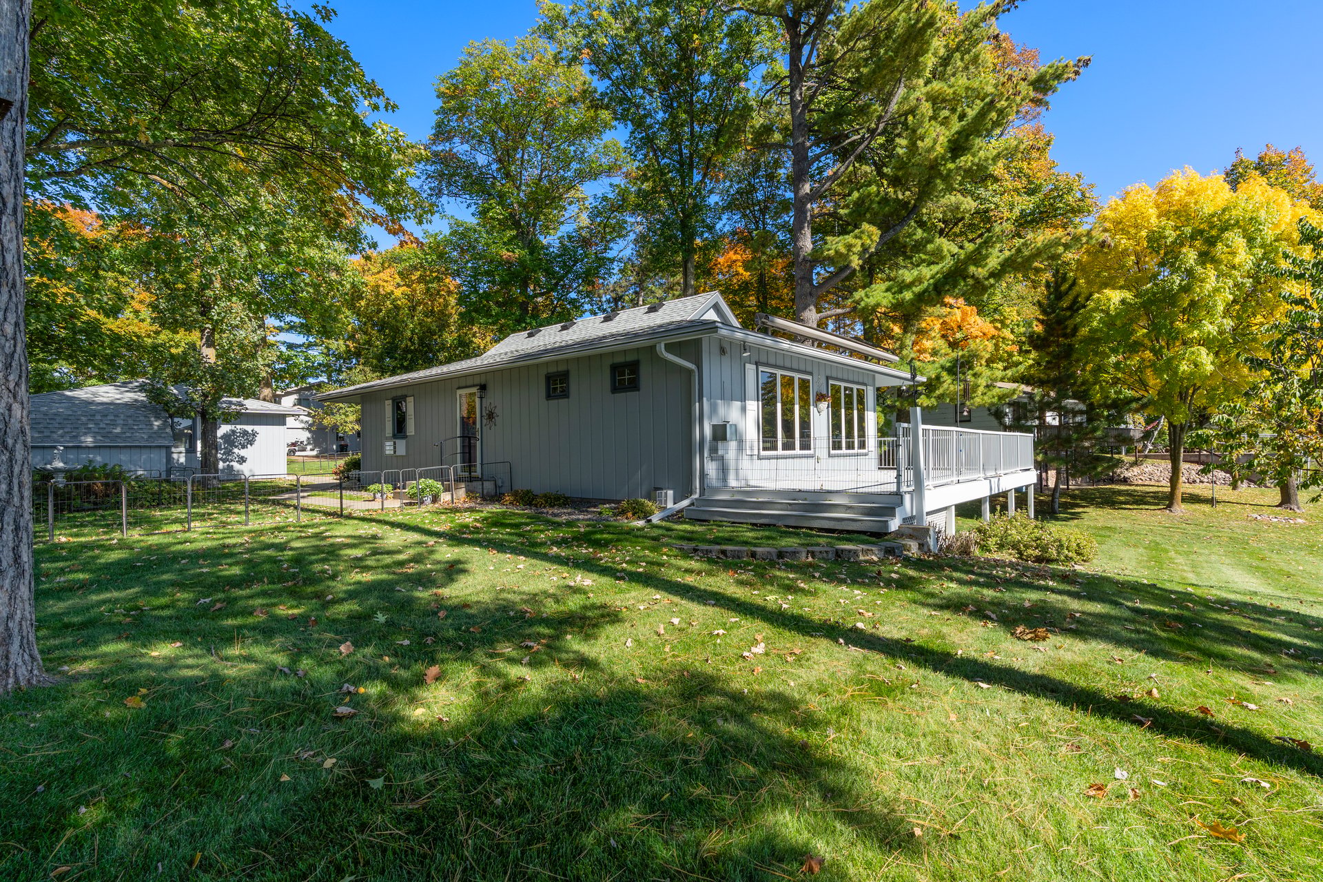 Charming, Southfacing Cabin with Sandy Beach on the Whitefish Chain