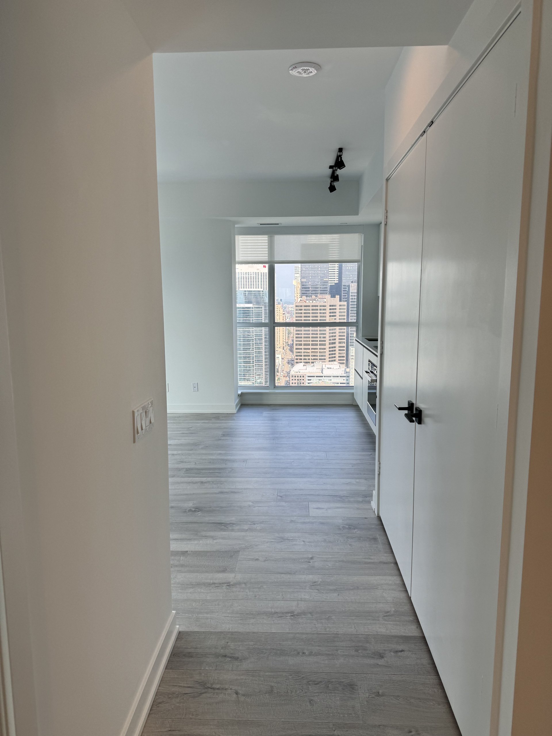 327 King Street W Unit: 3707