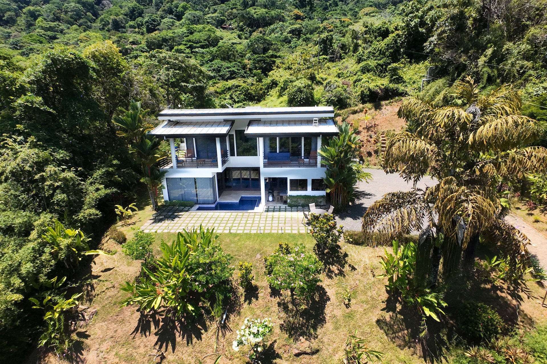 Stylish 4 bedroom home in the popular Dominicalito community, 7 minutes to the beach