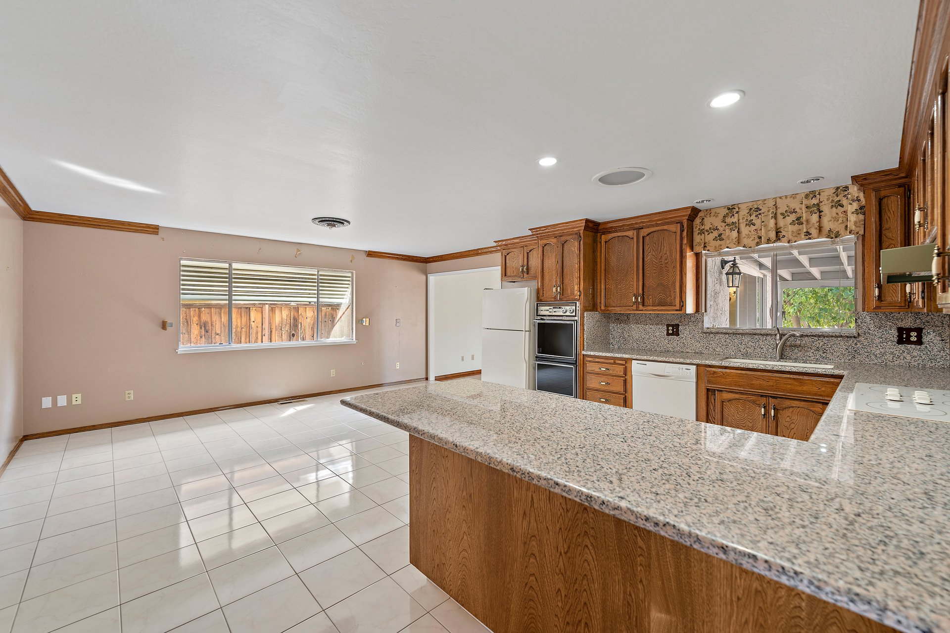 6137 Oak Forest Way