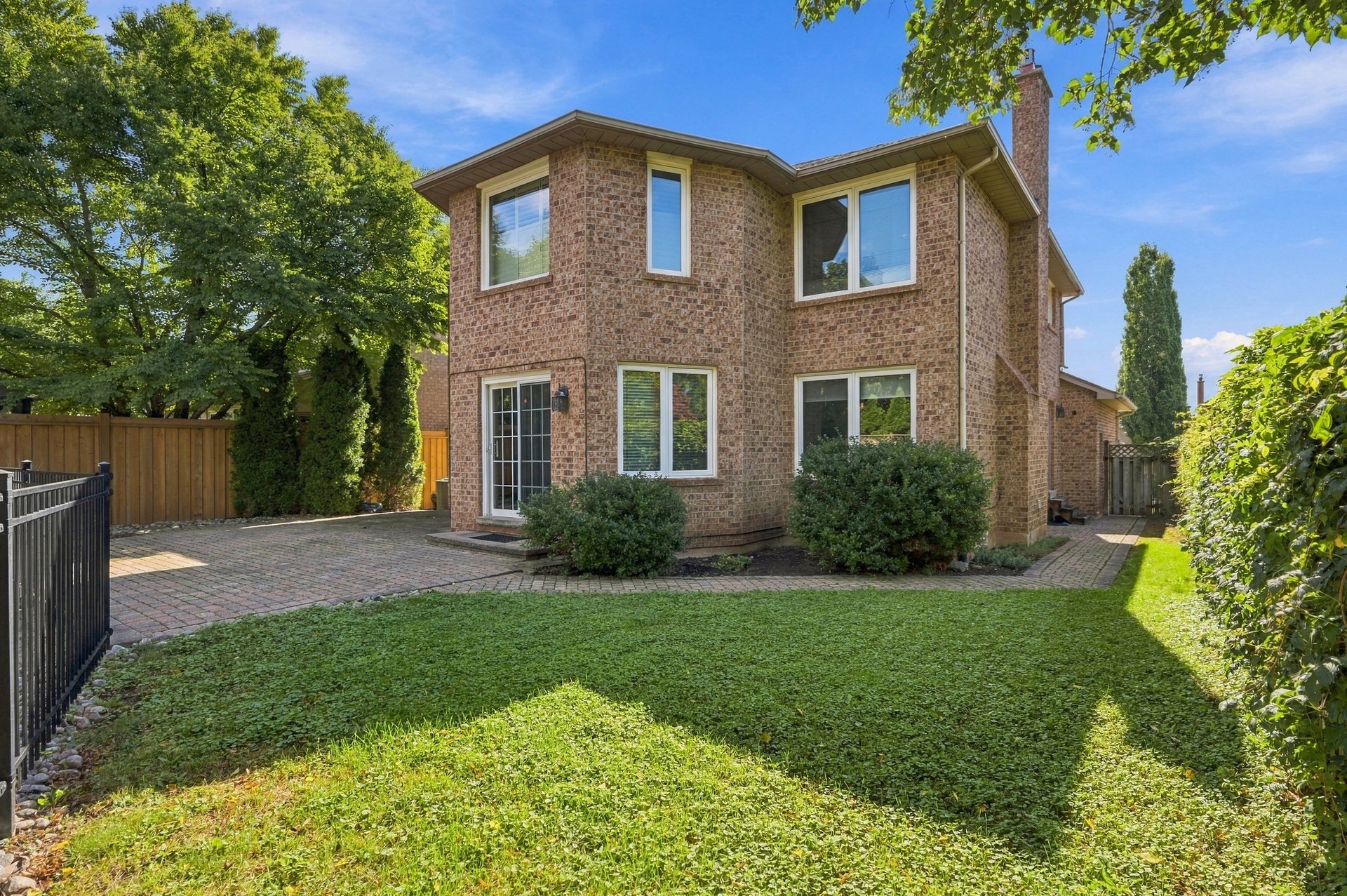 Executive home in Oakville's prestigious Glen Abbey community