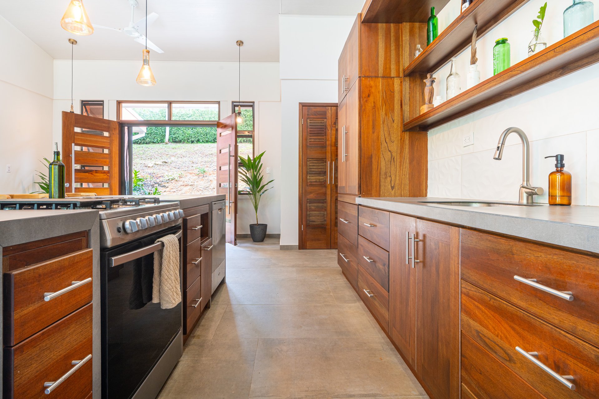 Stunning 4-Bedroom Home with Mountain Views – Perfect Blend of Seclusion and Convenience.