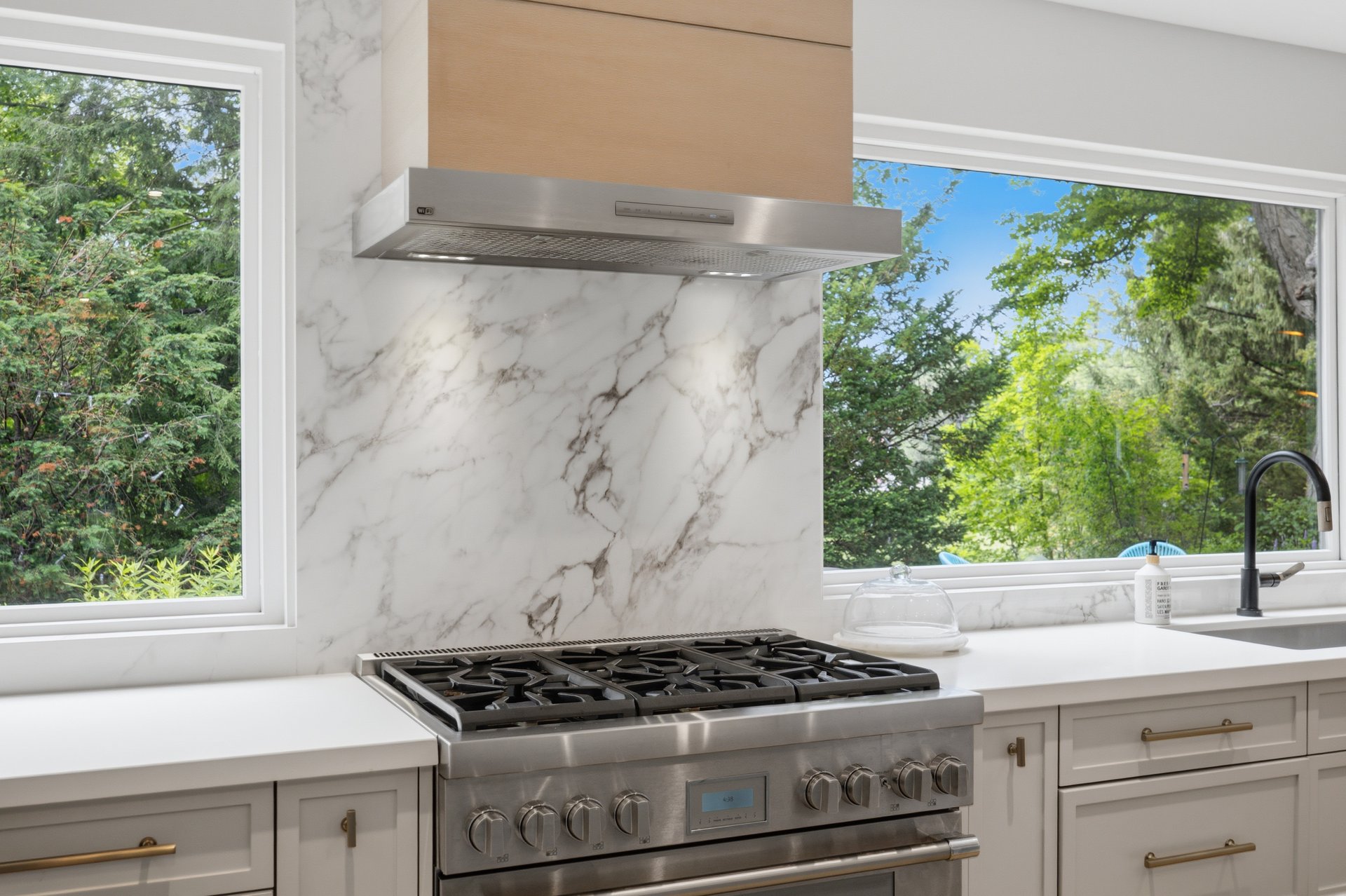 Rare Court Location on Oakville Golf Course