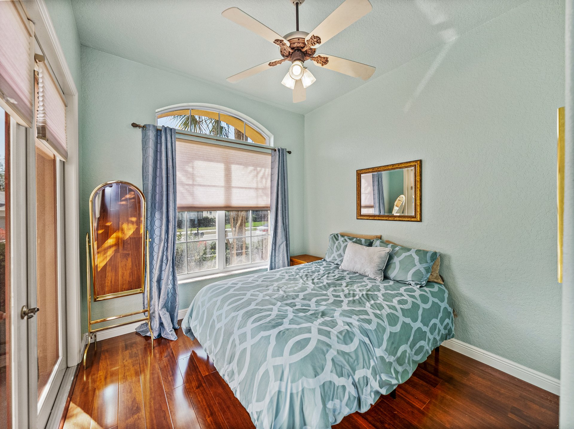12333 WOODLANDS CIR