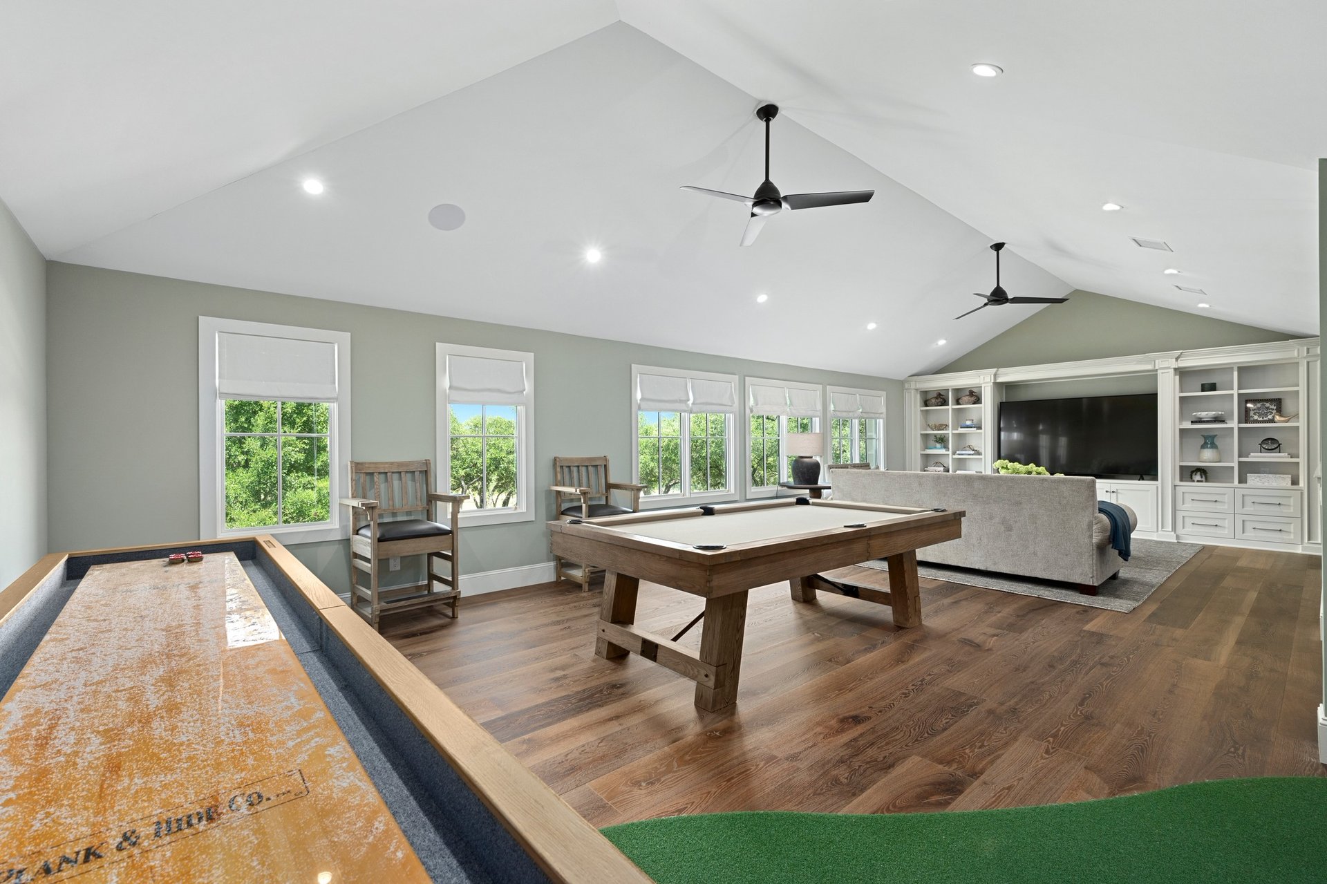 900 Rivercliff Drive
