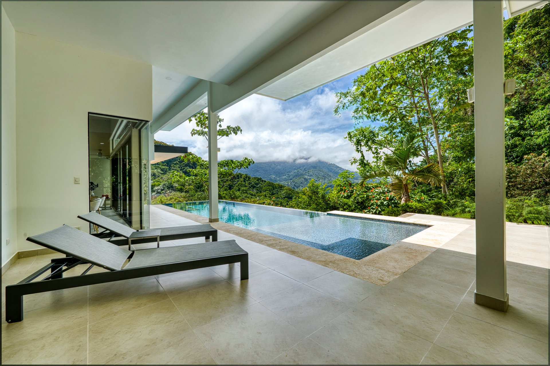 Casa Nueva Vida with Ocean Views & Dual Edge Infinity Pool