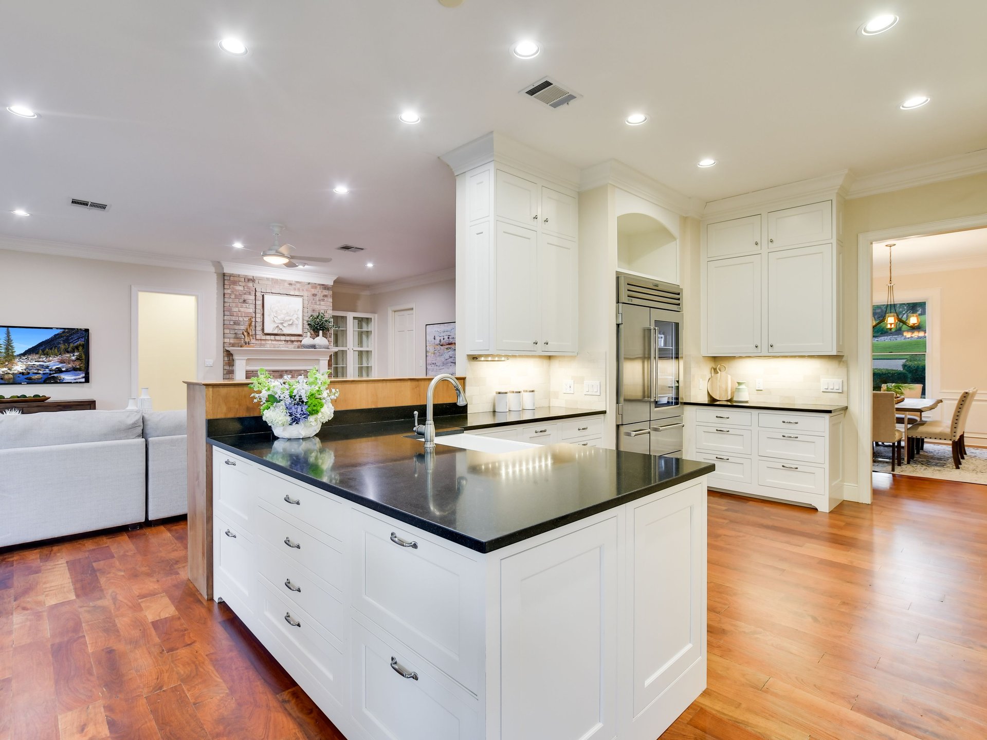 Las Lomas Transitional