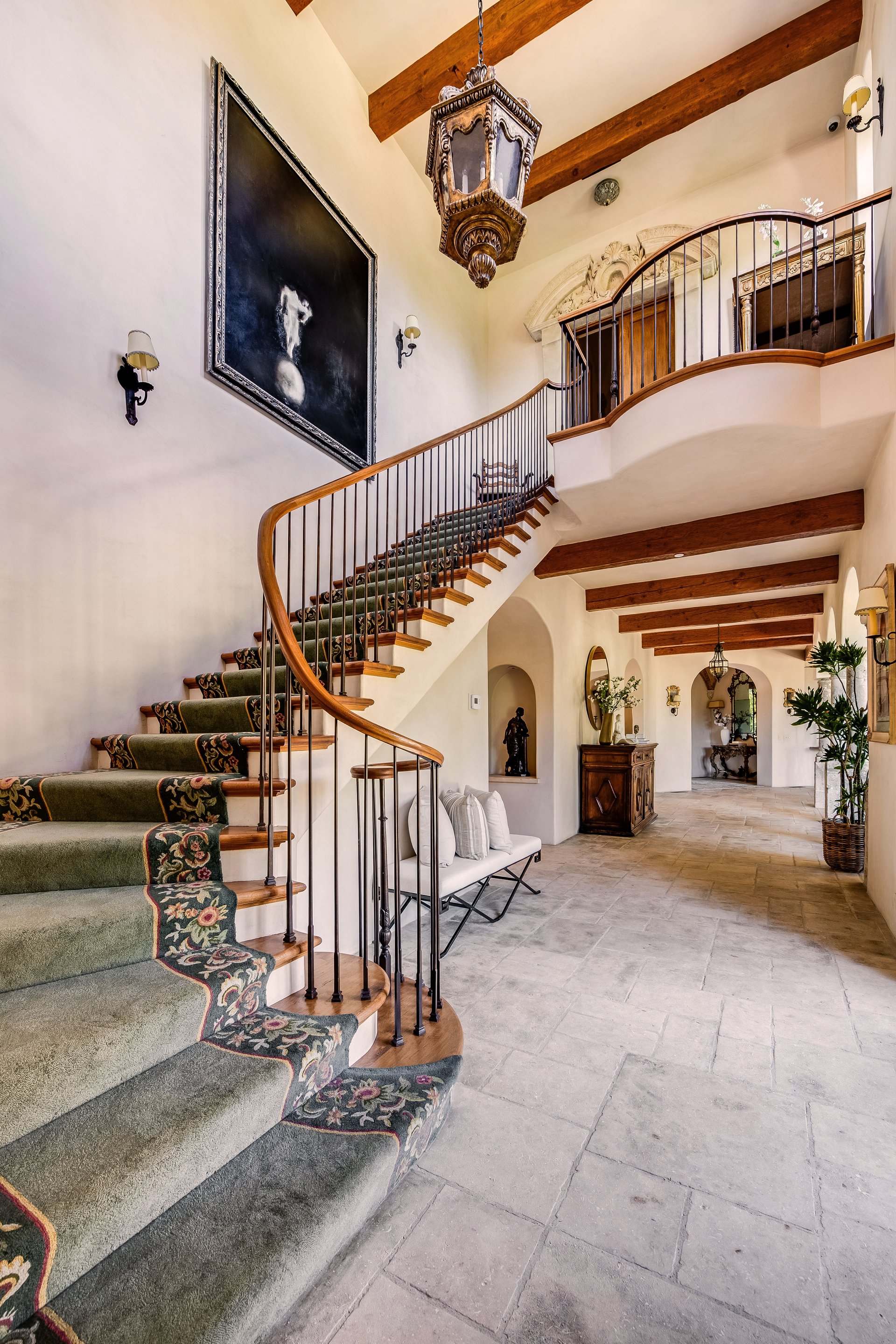 1550 Amalfi DR