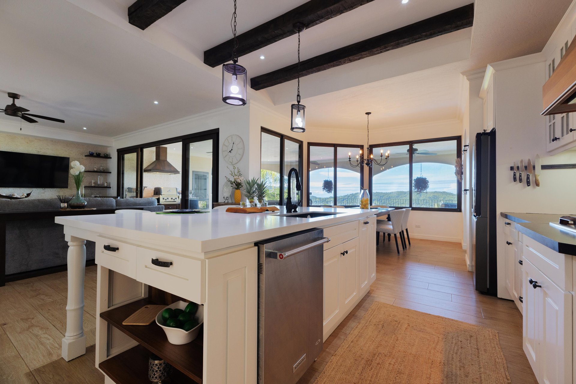 CASA ORQUIDEA – LUXURY HOME WITH OCEAN VIEWS IN GATED COMMUNITY