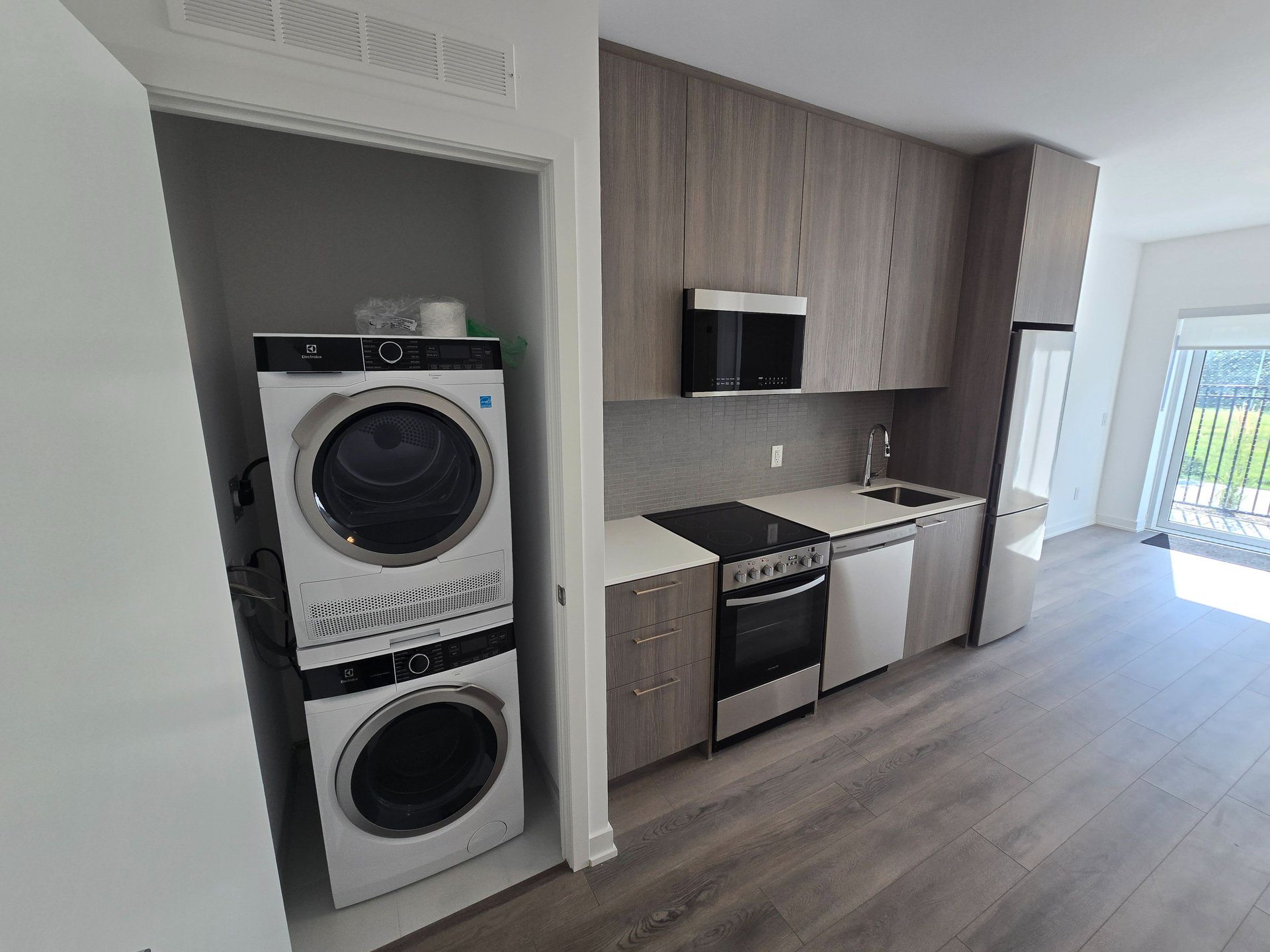 Bright Open-Concept Suite