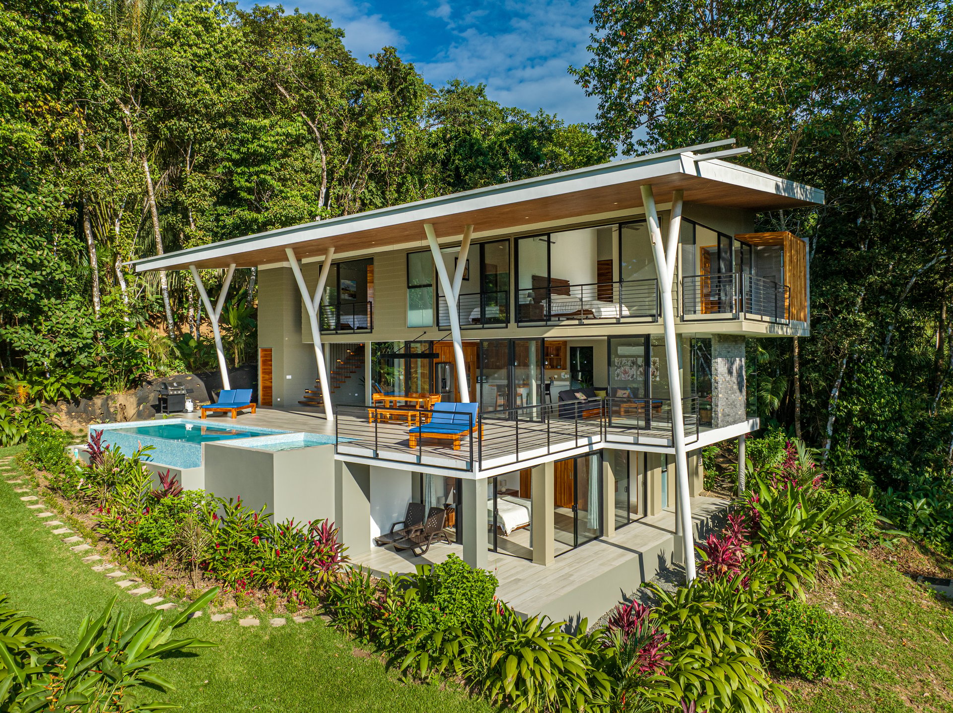 4 Bedroom Jungle Paradise with Ocean Views