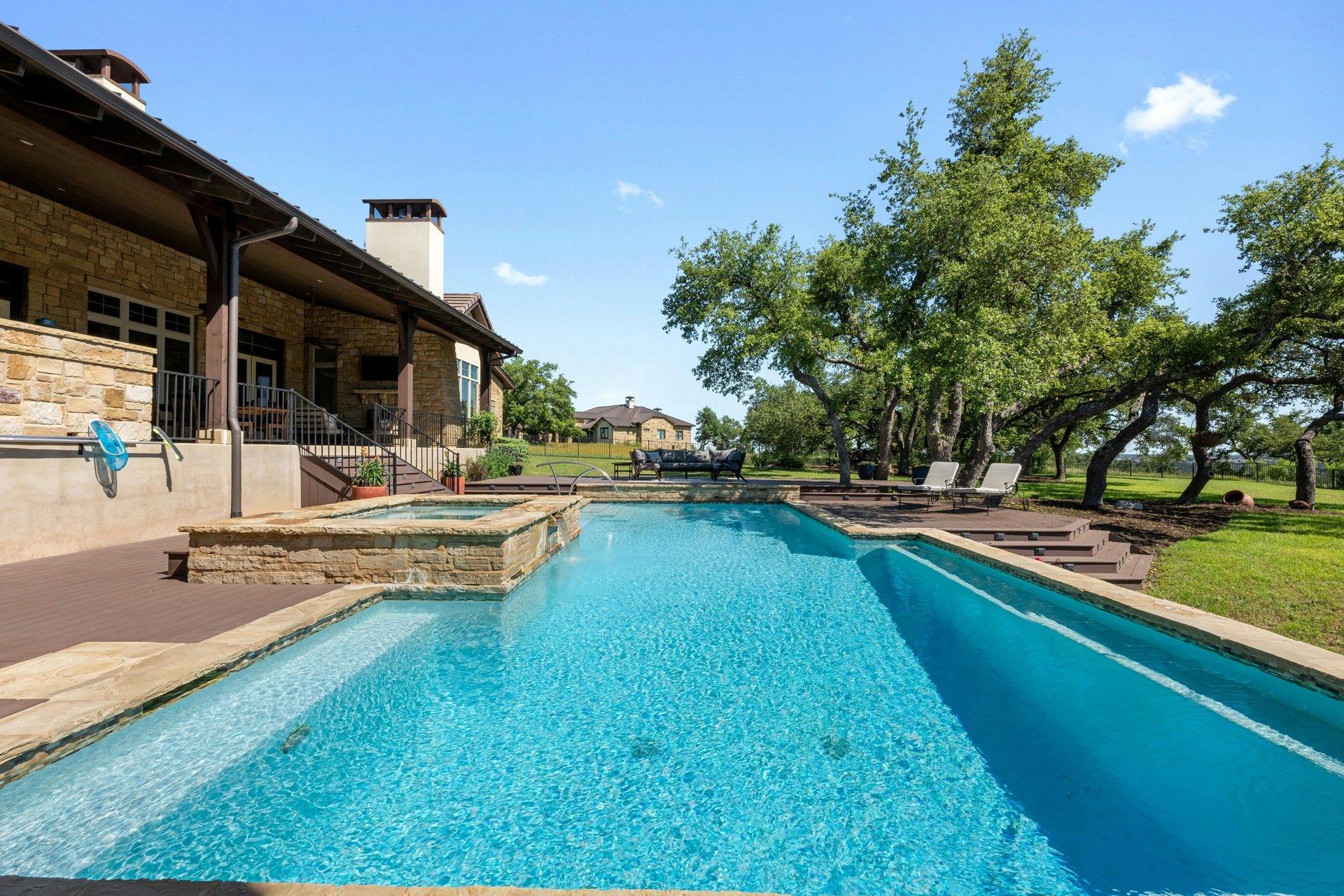 8024 Carlton Ridge