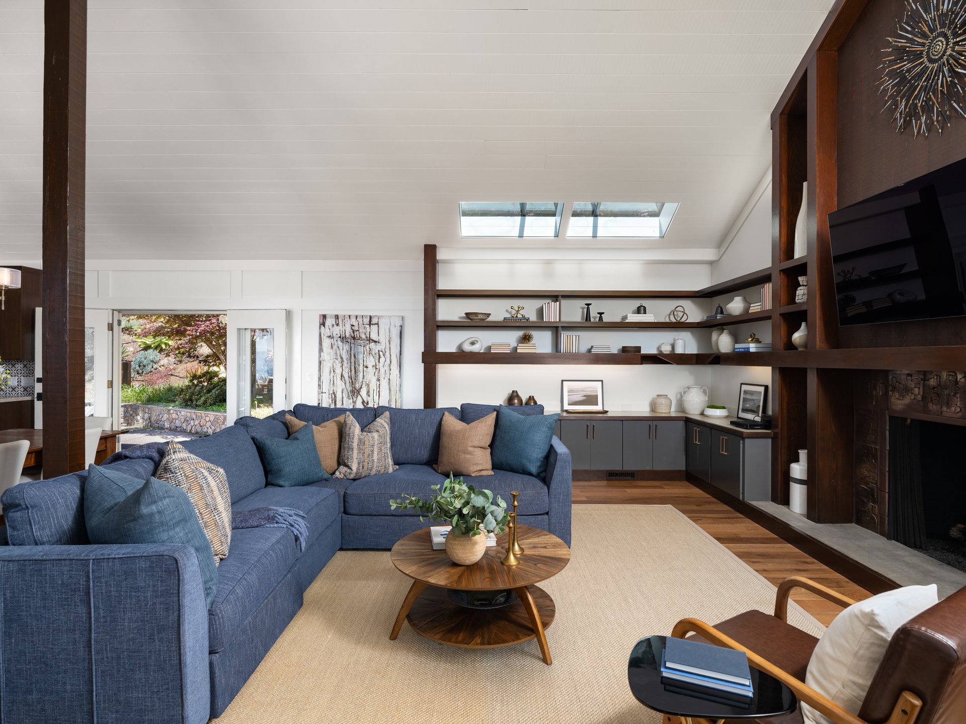 Stylish and Chic Mount Tiburon Retreat 