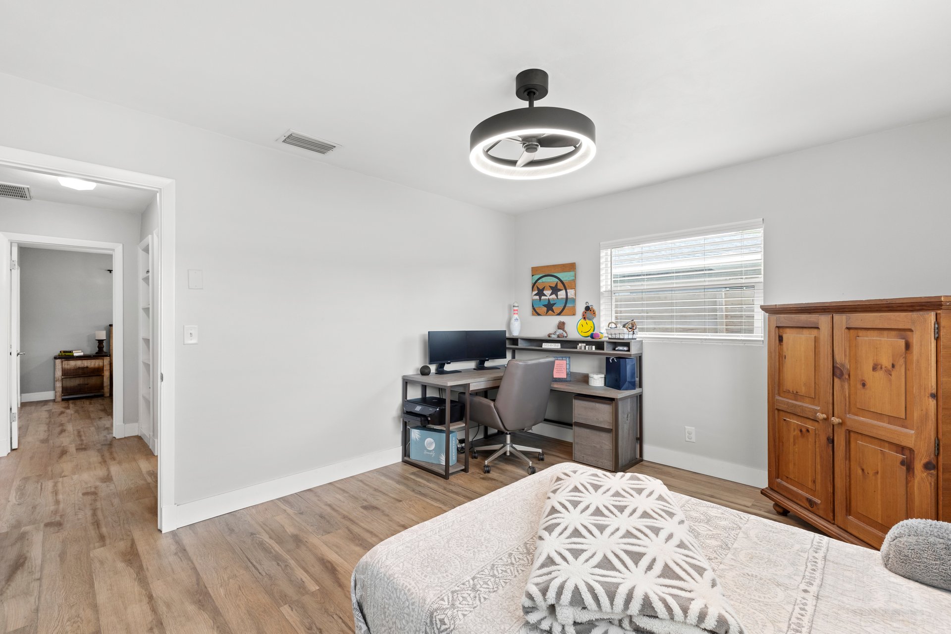 805 Wellington Dr 