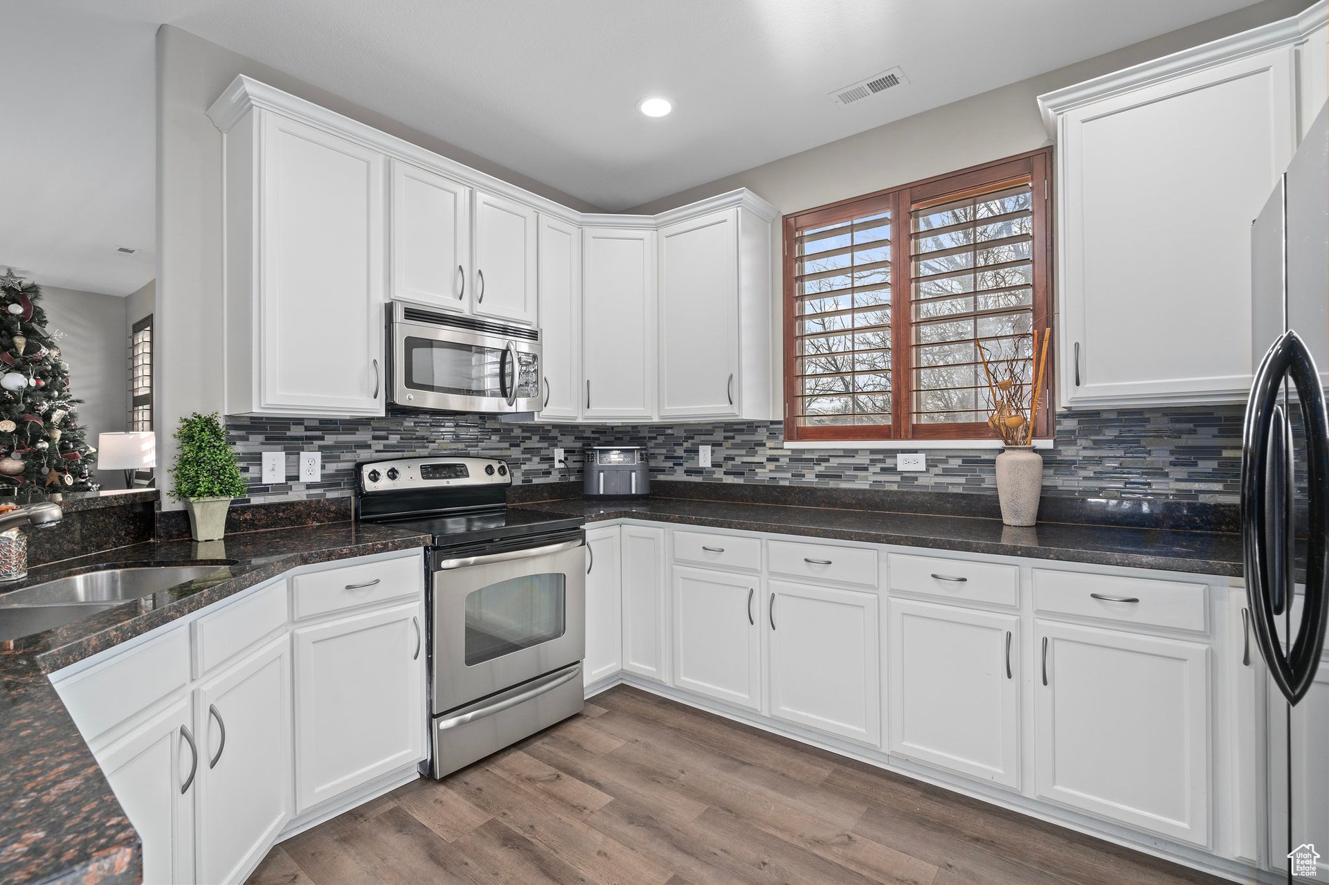 872 W Berkeley Dr