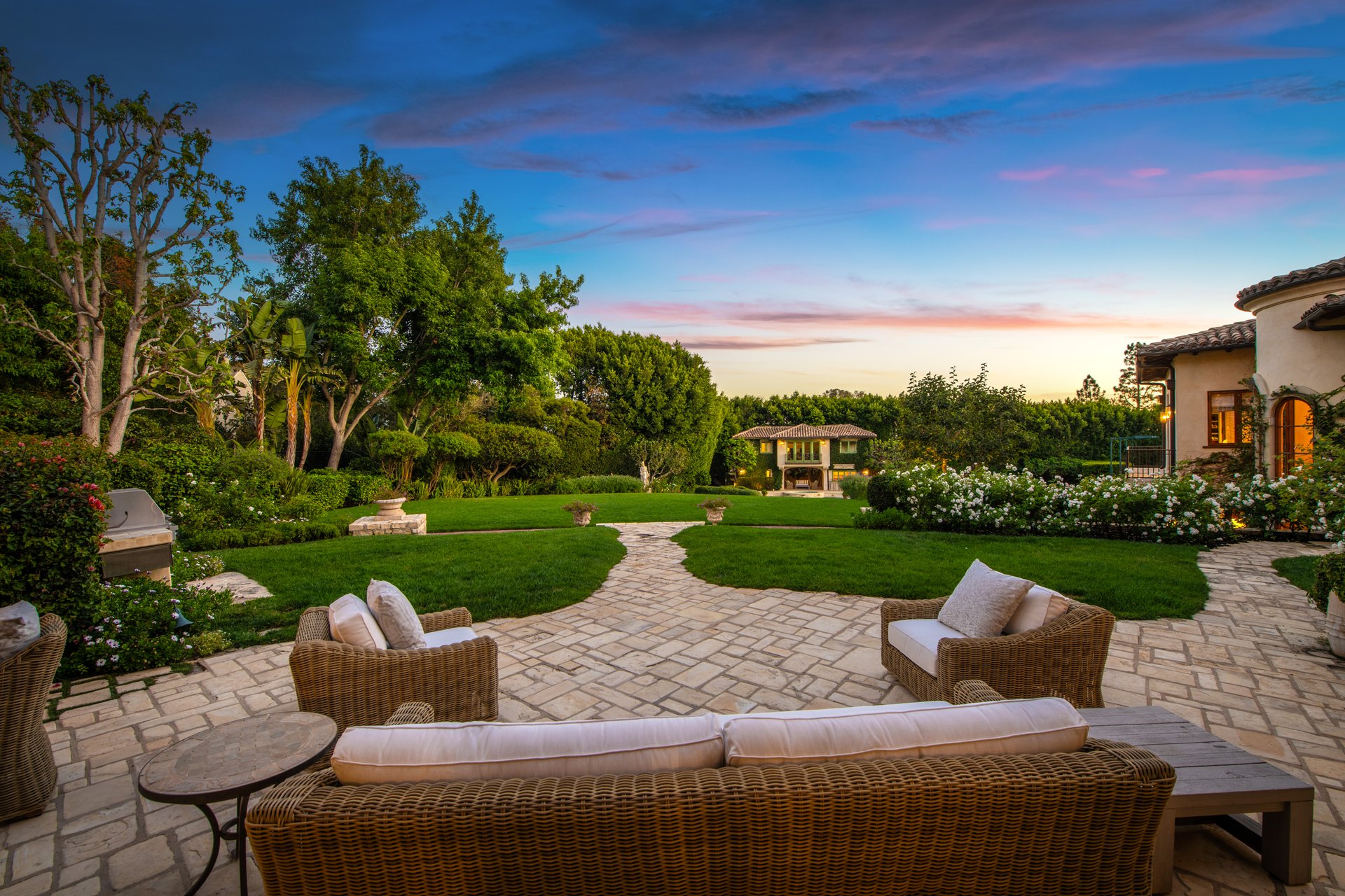 1550 Amalfi DR