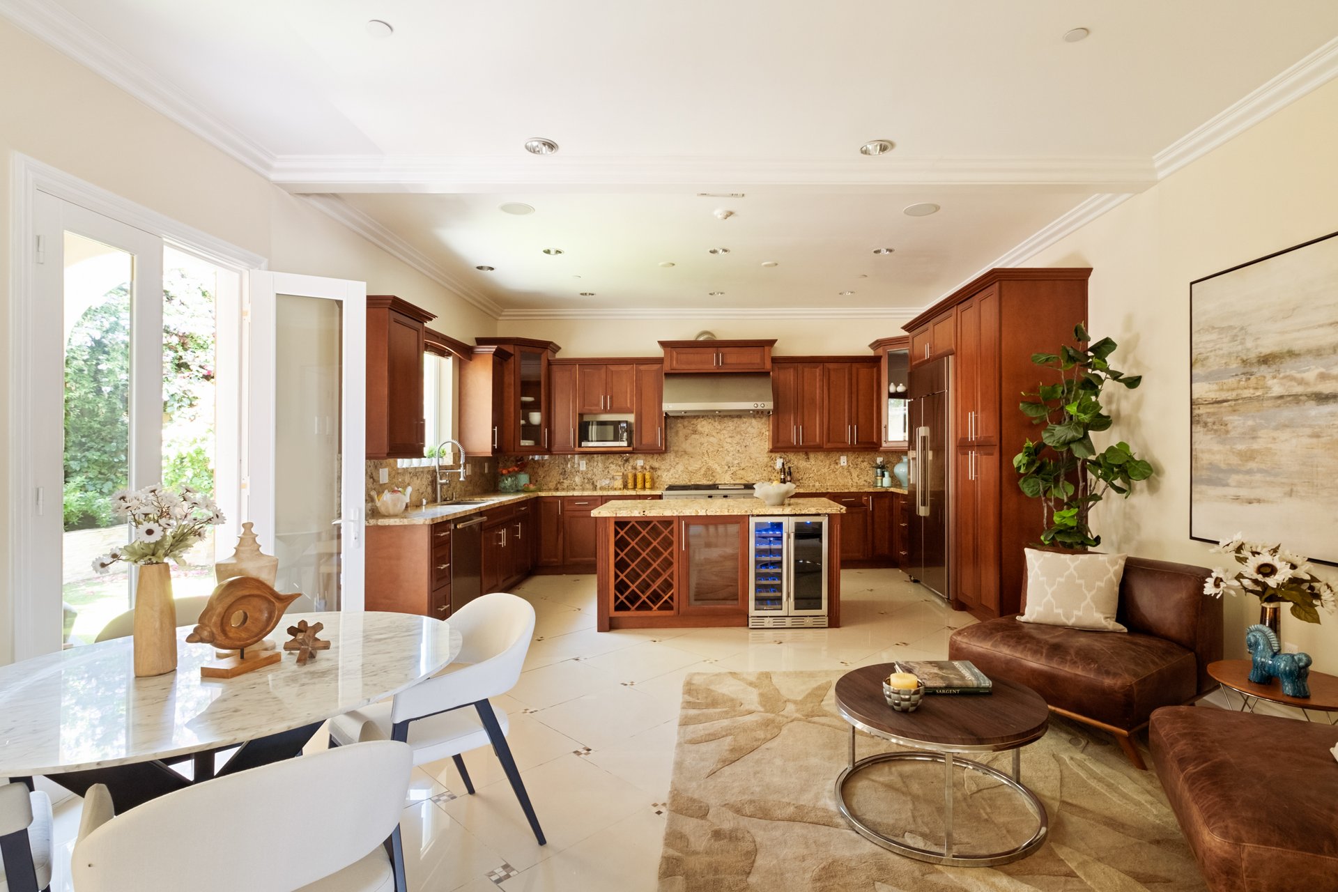 11925 Charnock Rd, Mar Vista