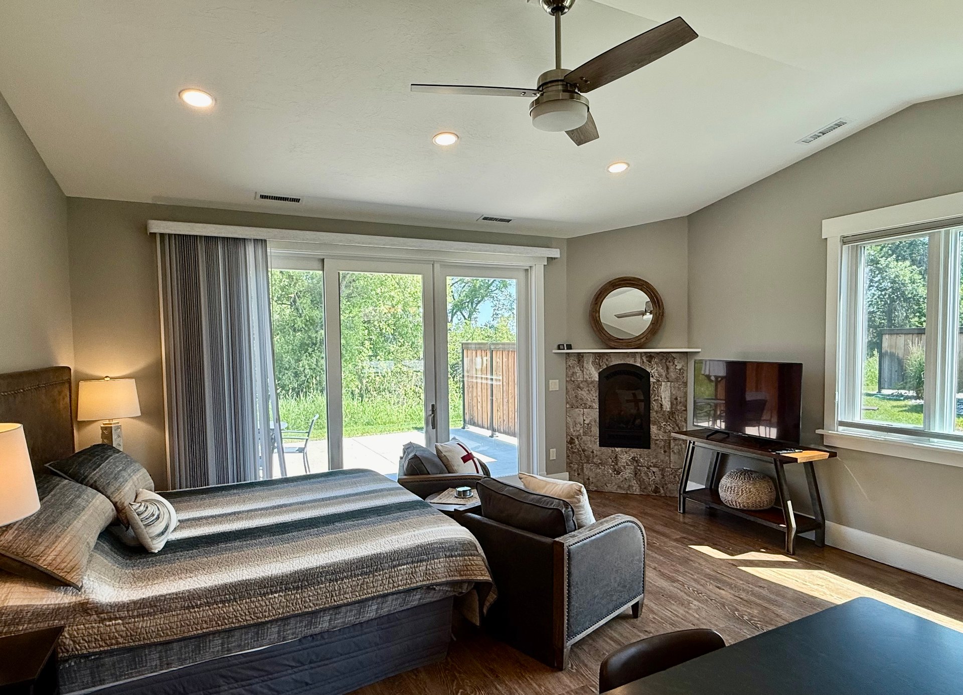 11 Creekside Lane