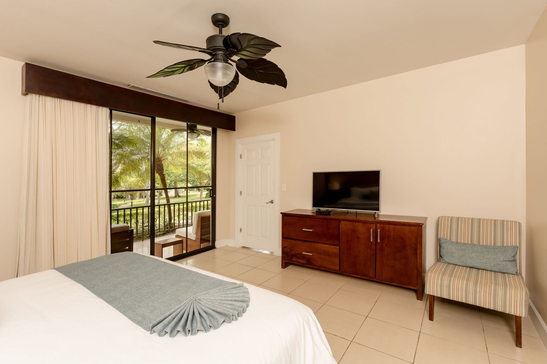 Pacifico L914, 2-Bed Condo, Playas del Coco