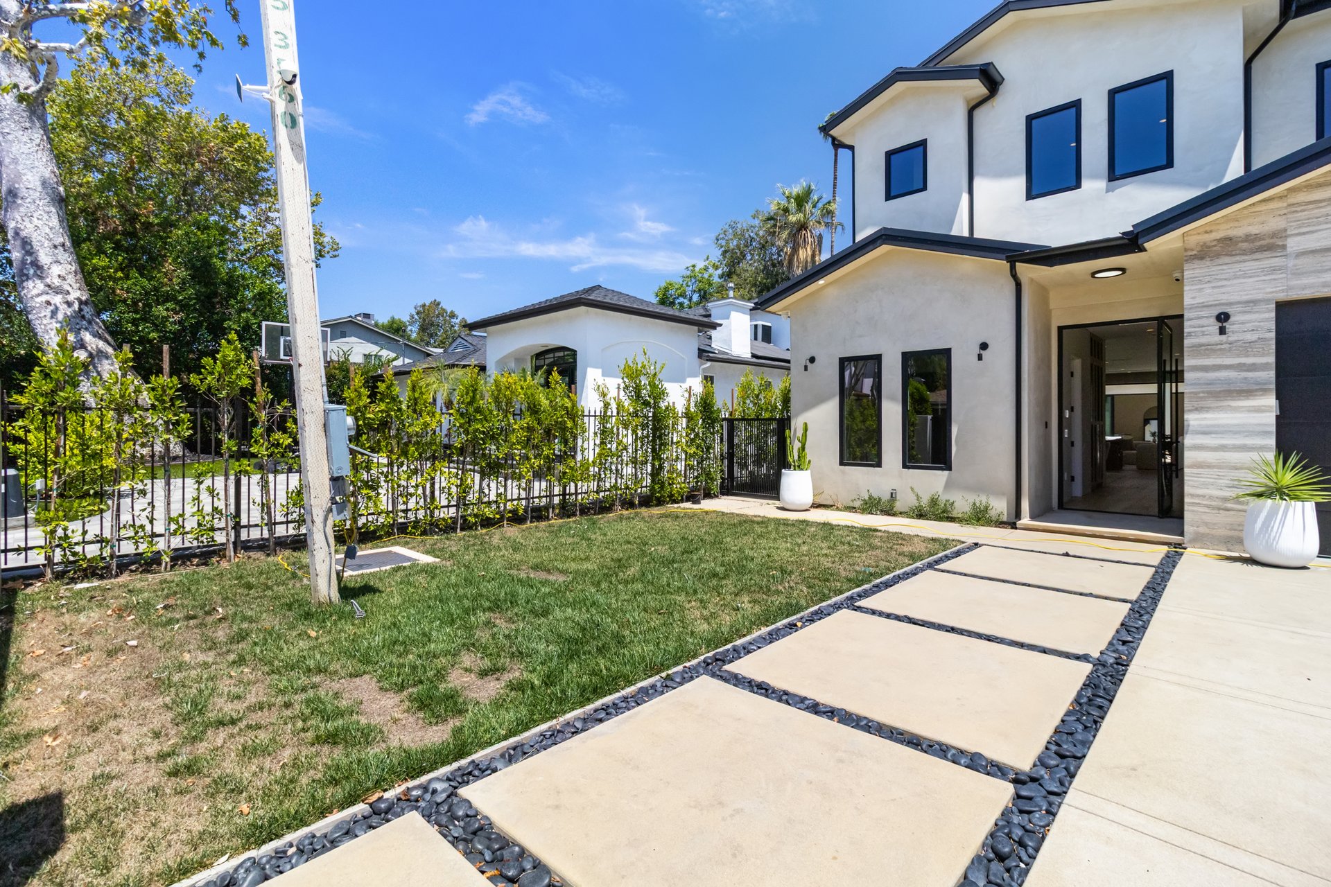 Addison St, 91436