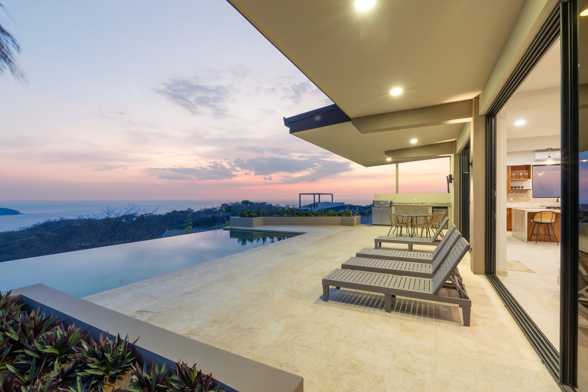 Casa Vista Escondida | 5 Bedroom Ocean View Estate with Seller Financing & Additional Lot in Playa Potrero Costa Rica