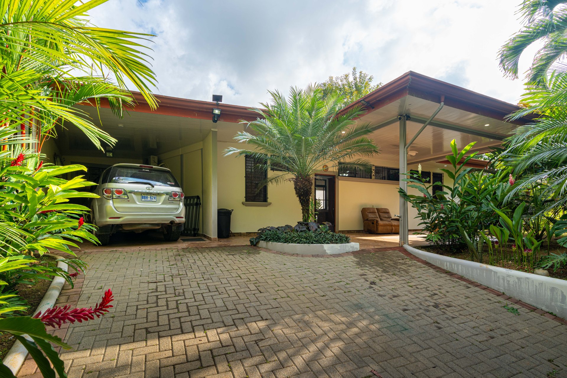 Expansive Ocean Views, Central Ojochal - 3 bed, 3 bath!