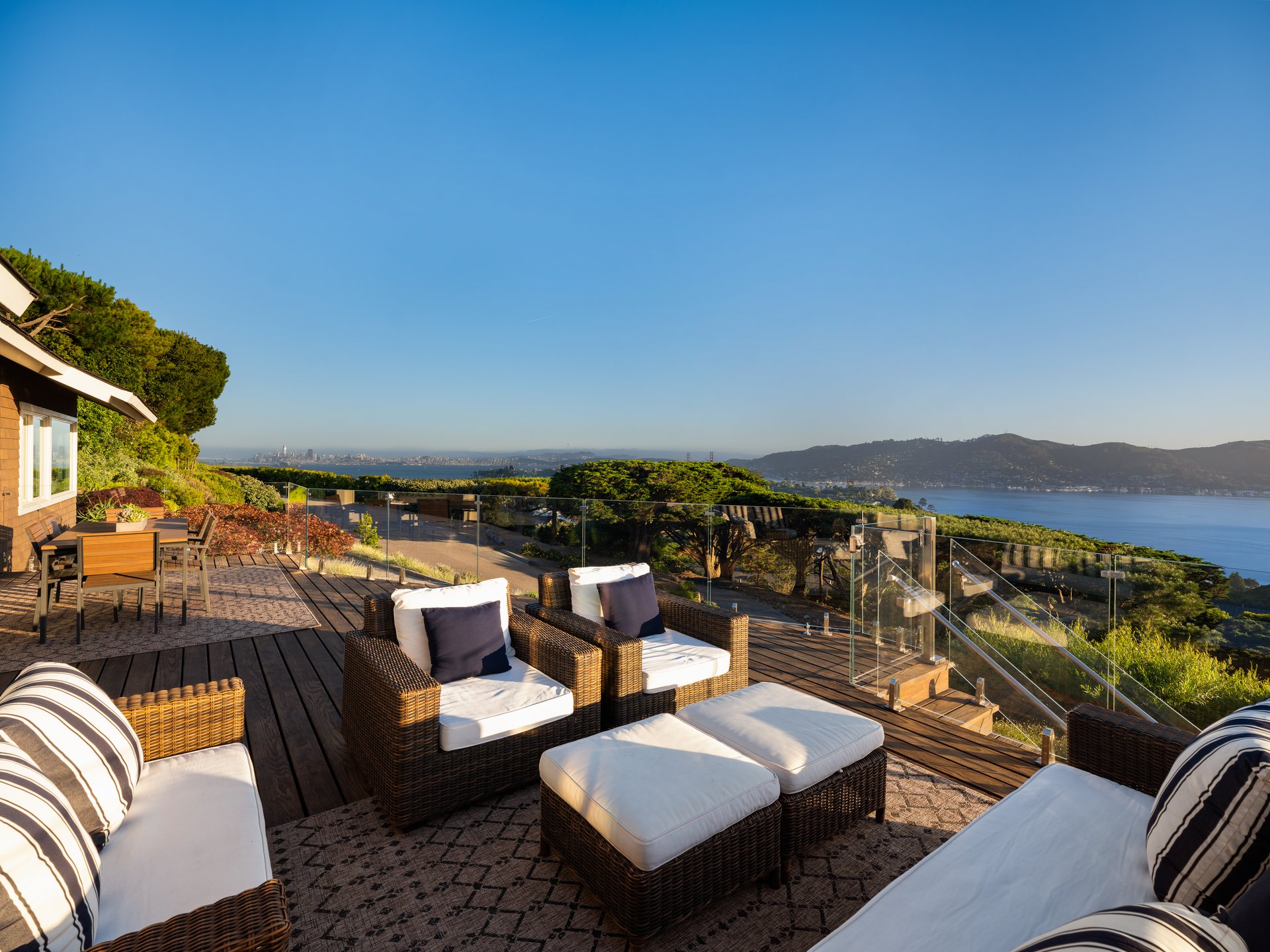 Stylish and Chic Mount Tiburon Retreat 