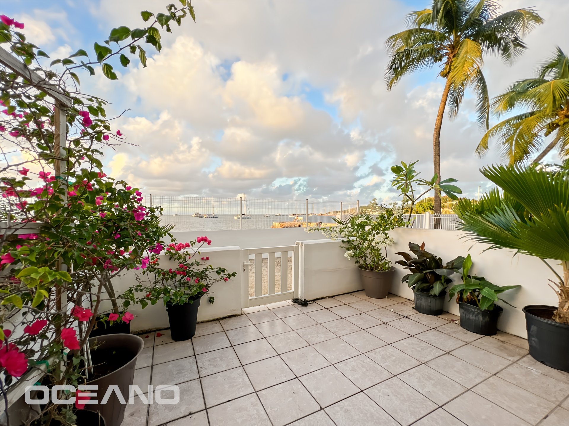 Sea View Apartment with Terrace & Pool