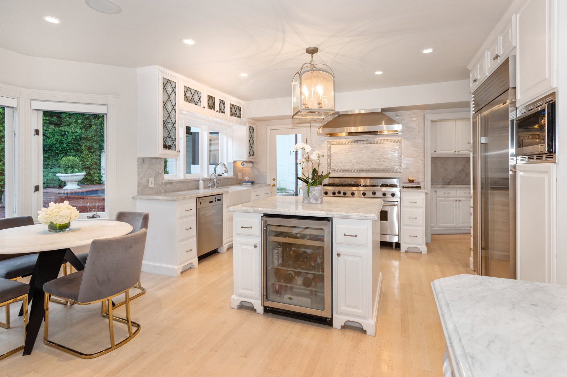 1277 SUNSET PLAZA DR