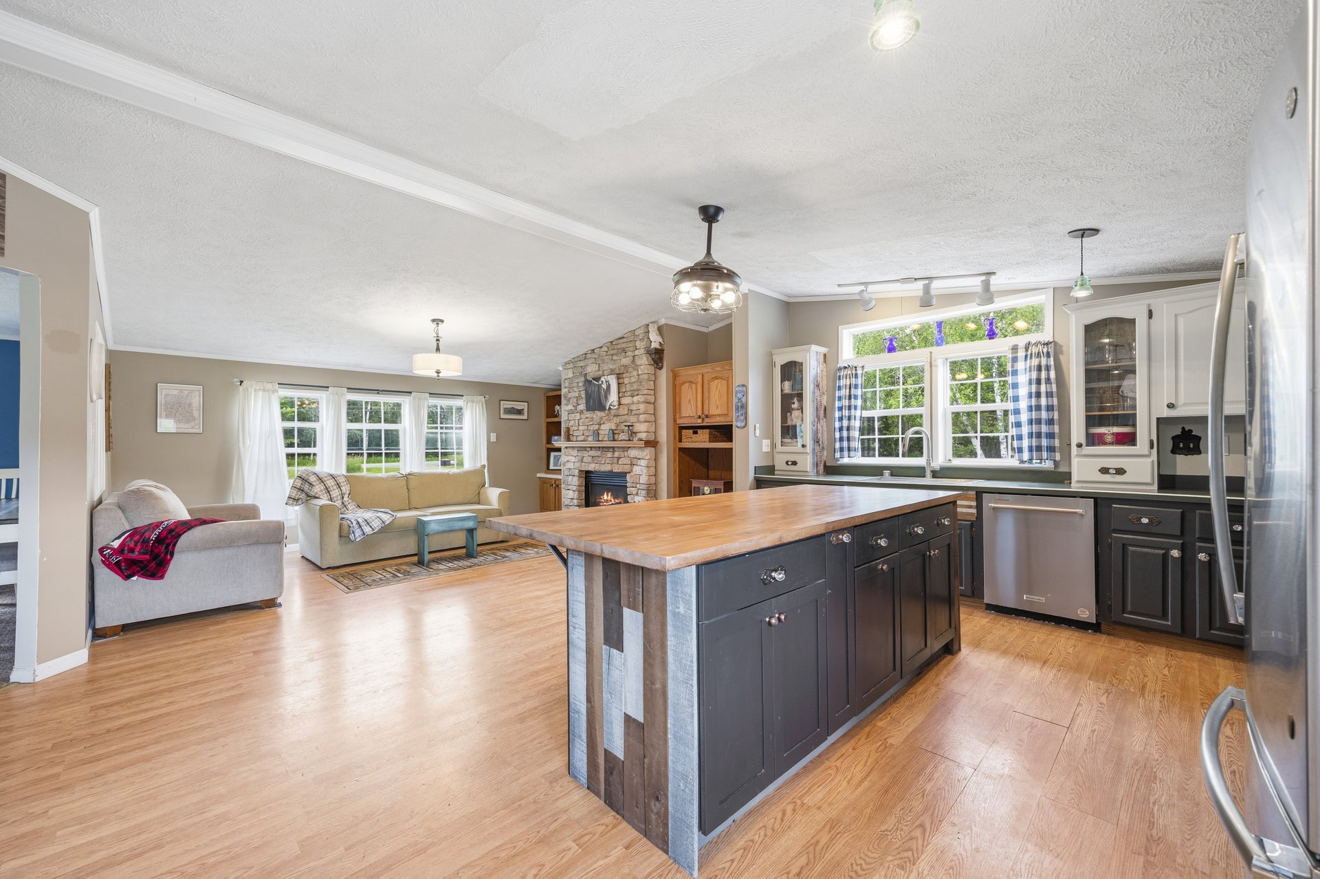 405 E Road