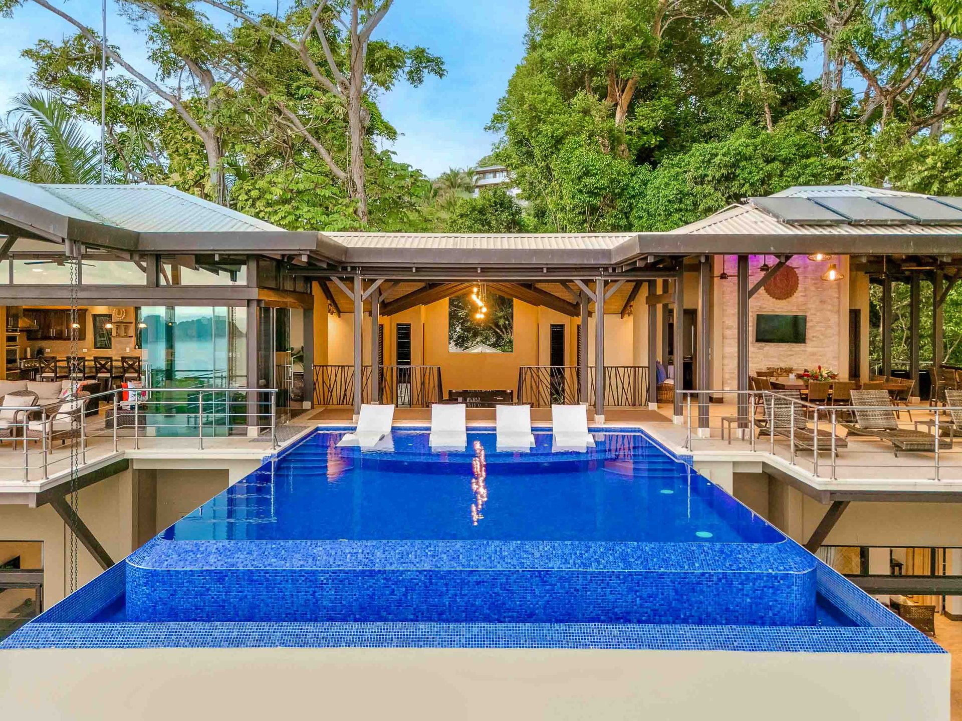 Walk to beach Vista Hermosa Estate Lucrative Contemporary Estate